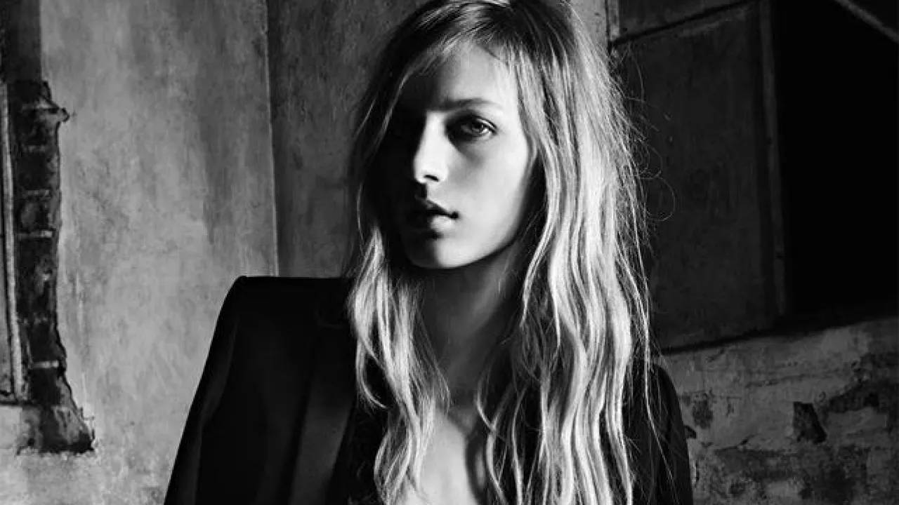 Julia Nobis Photograph Background