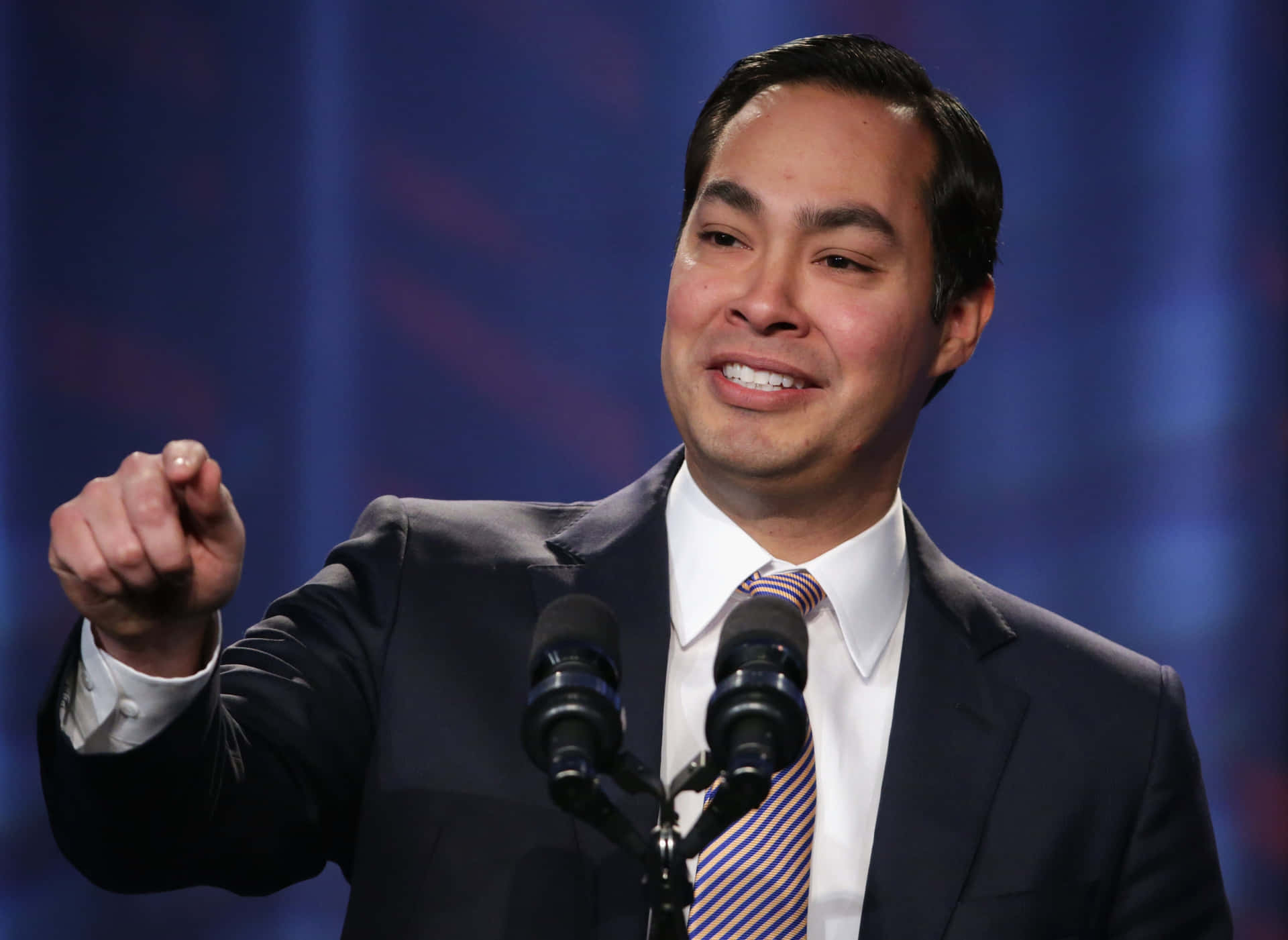 Julian Castro Engaging With Audience Background