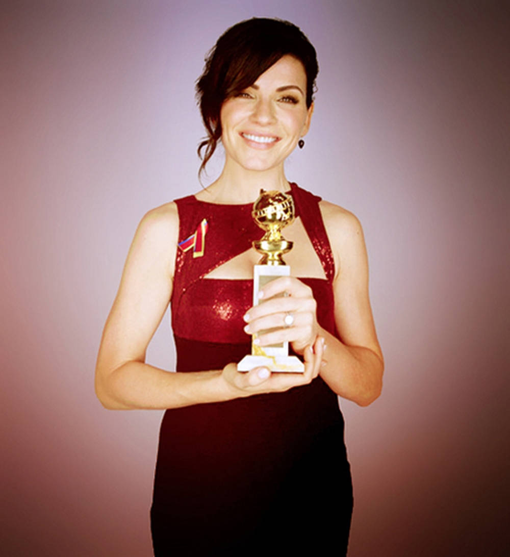 Julianna Margulies Holding An Award Background