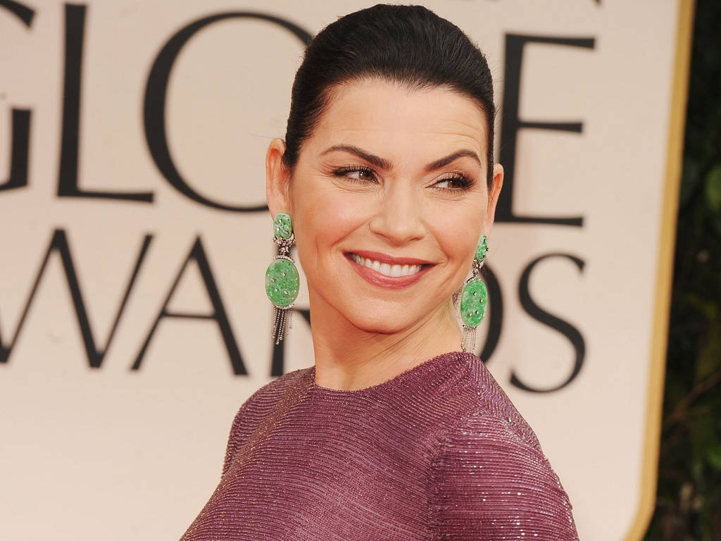 Julianna Margulies In Voguish Earrings Background