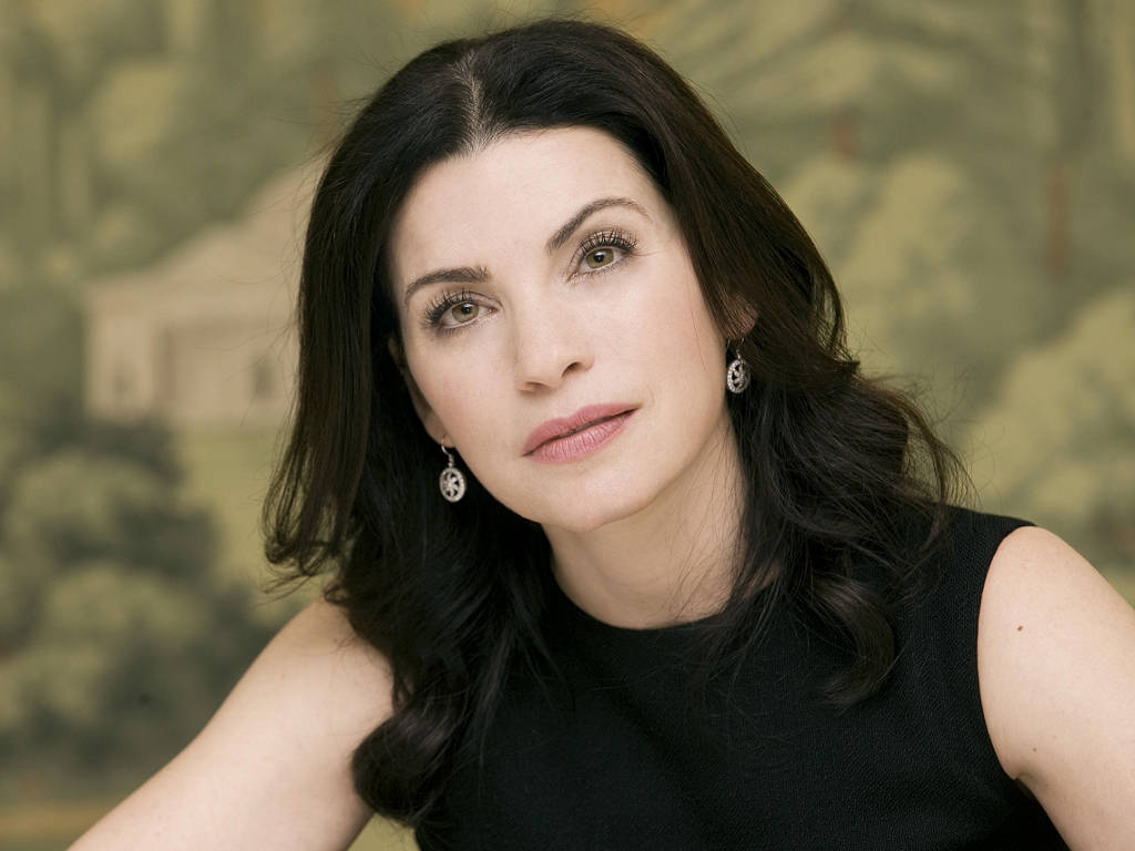 Julianna Margulies Intriguing Eyes Background