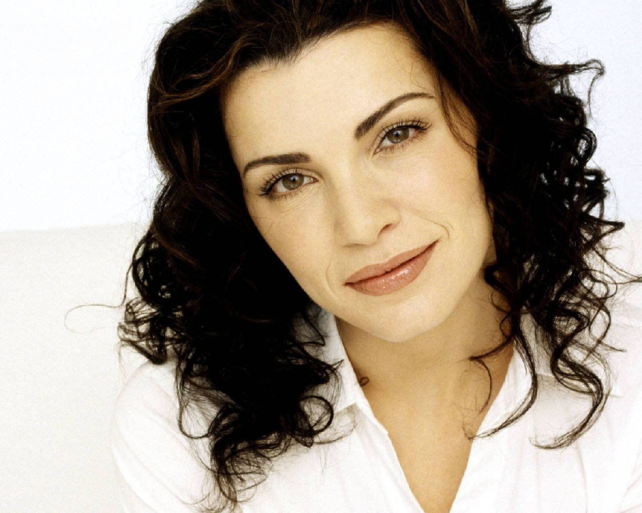 Julianna Margulies Portrait Background