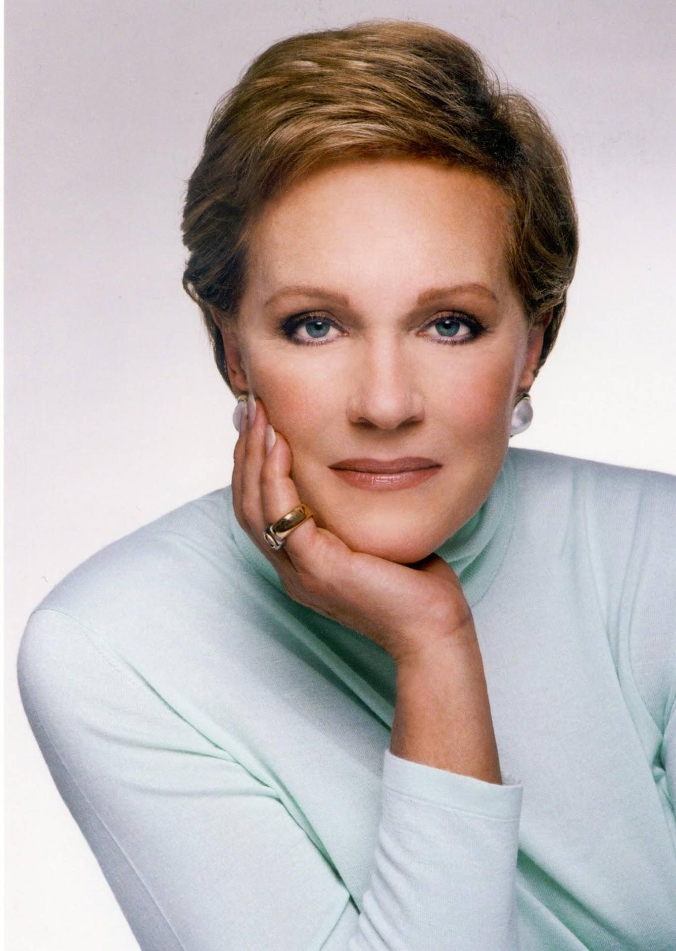 Julie Andrews Green Eyes Background