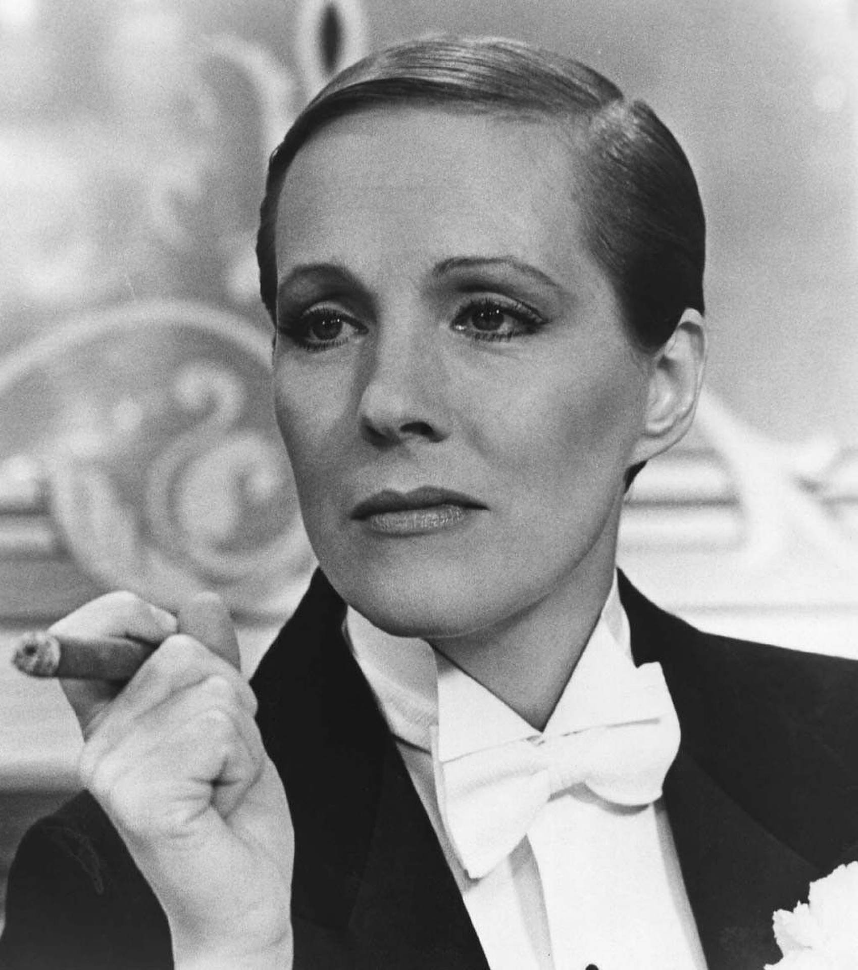 Julie Andrews In A Suit Background