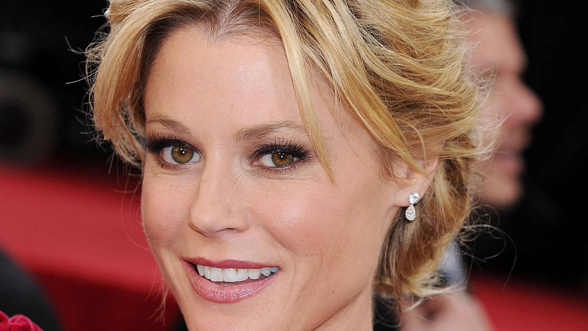 Julie Bowen Blonde Actress Background