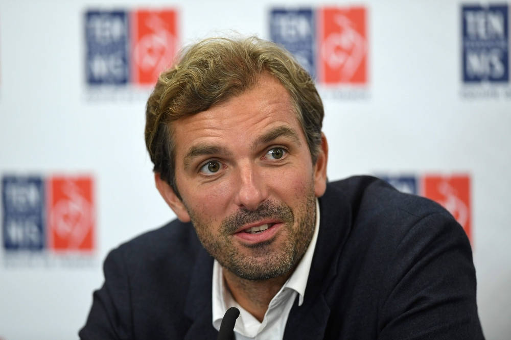 Julien Benneteau Addressing A Press Conference Background