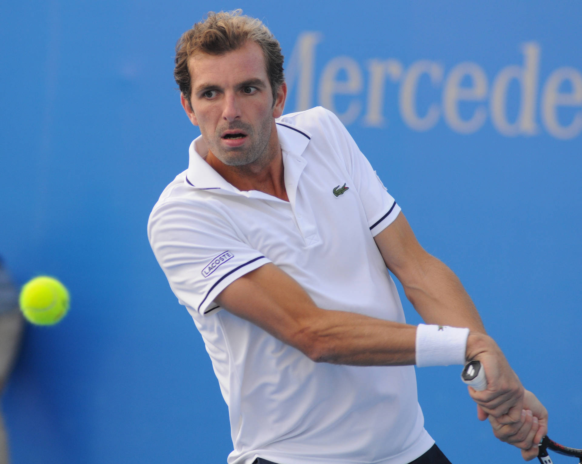 Julien Benneteau Concentrating On The Ball Background