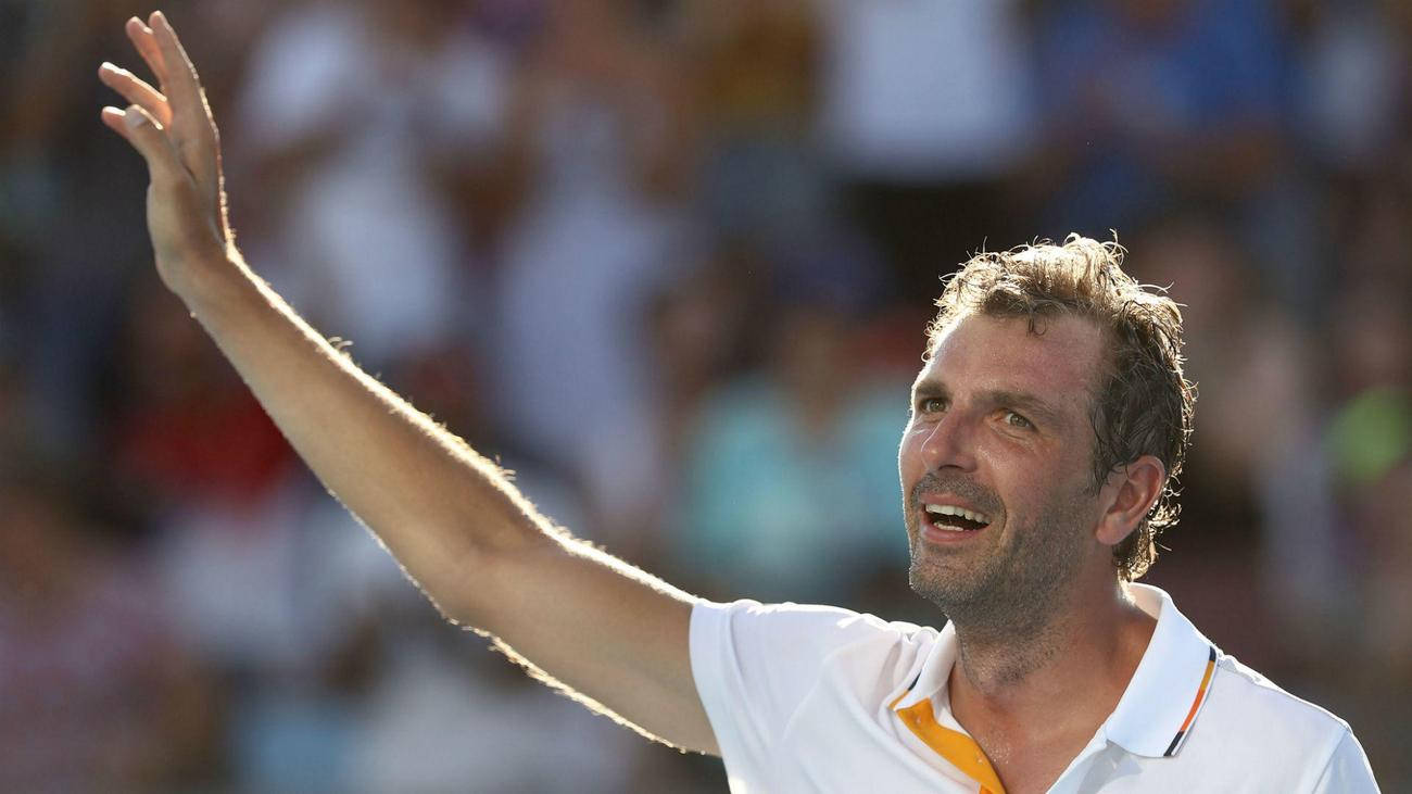 Julien Benneteau Raising One Arm Background