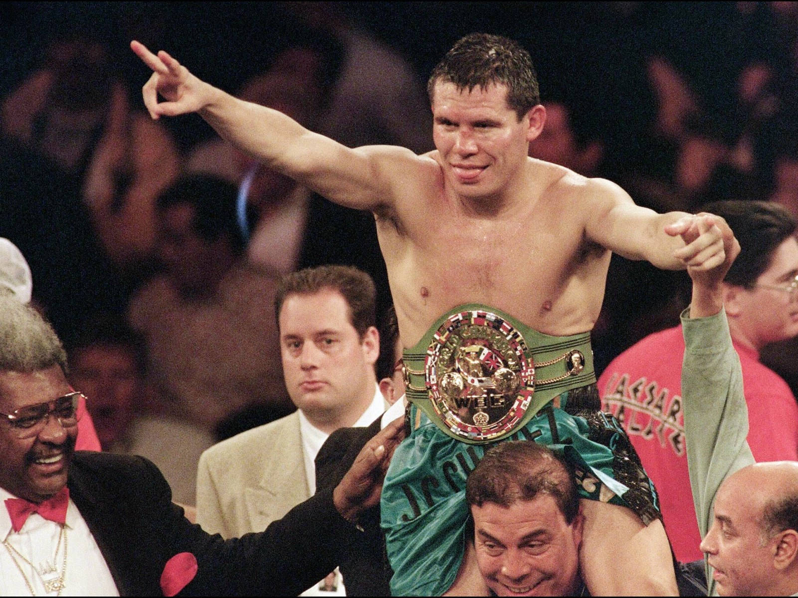 Julio Cesar Chavez Flashing A Peace Sign Background