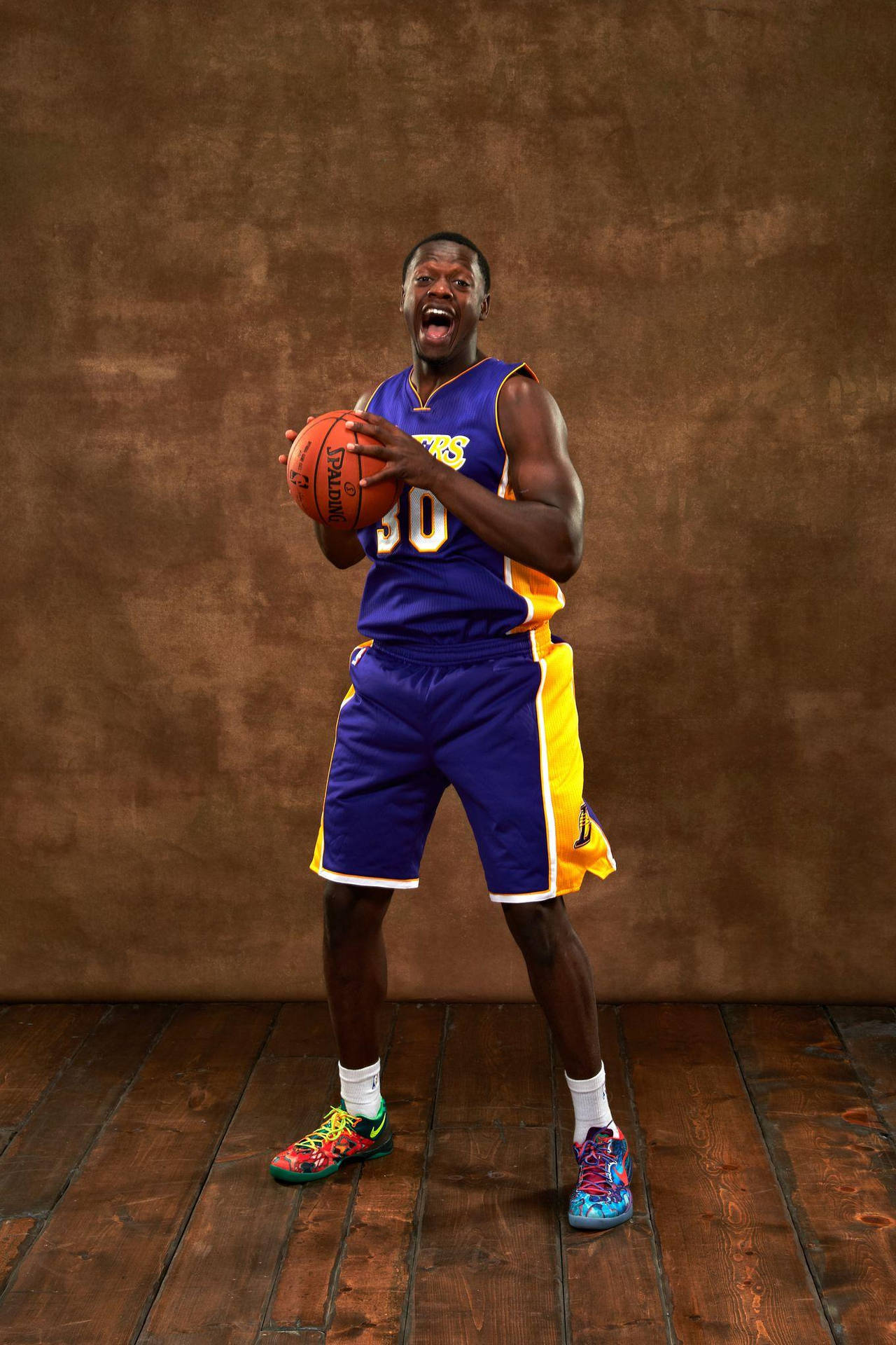 Julius Randle Photoshoot Away Uniform Background