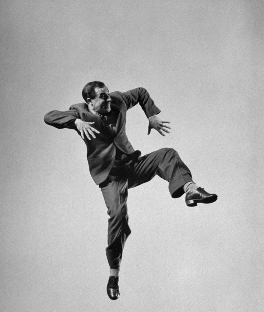 Jumpingn Gene Kelly Background