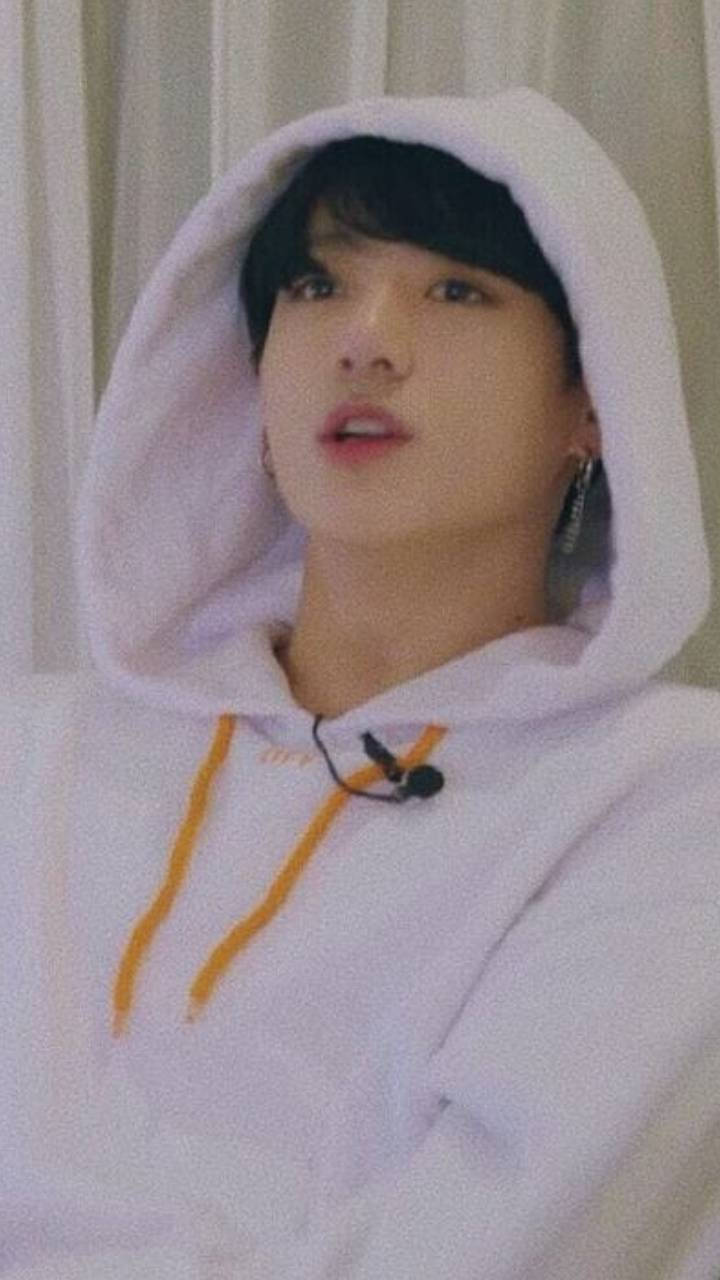 Jungkook Aesthetic White Hoodie Background