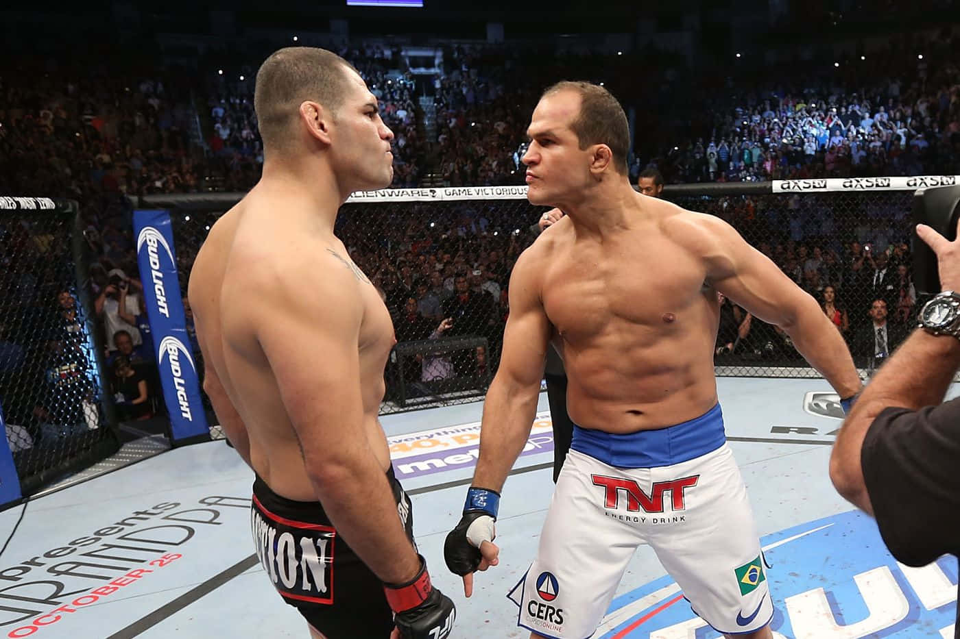 Junior Dos Santos Cain Velasquez Staredown Background