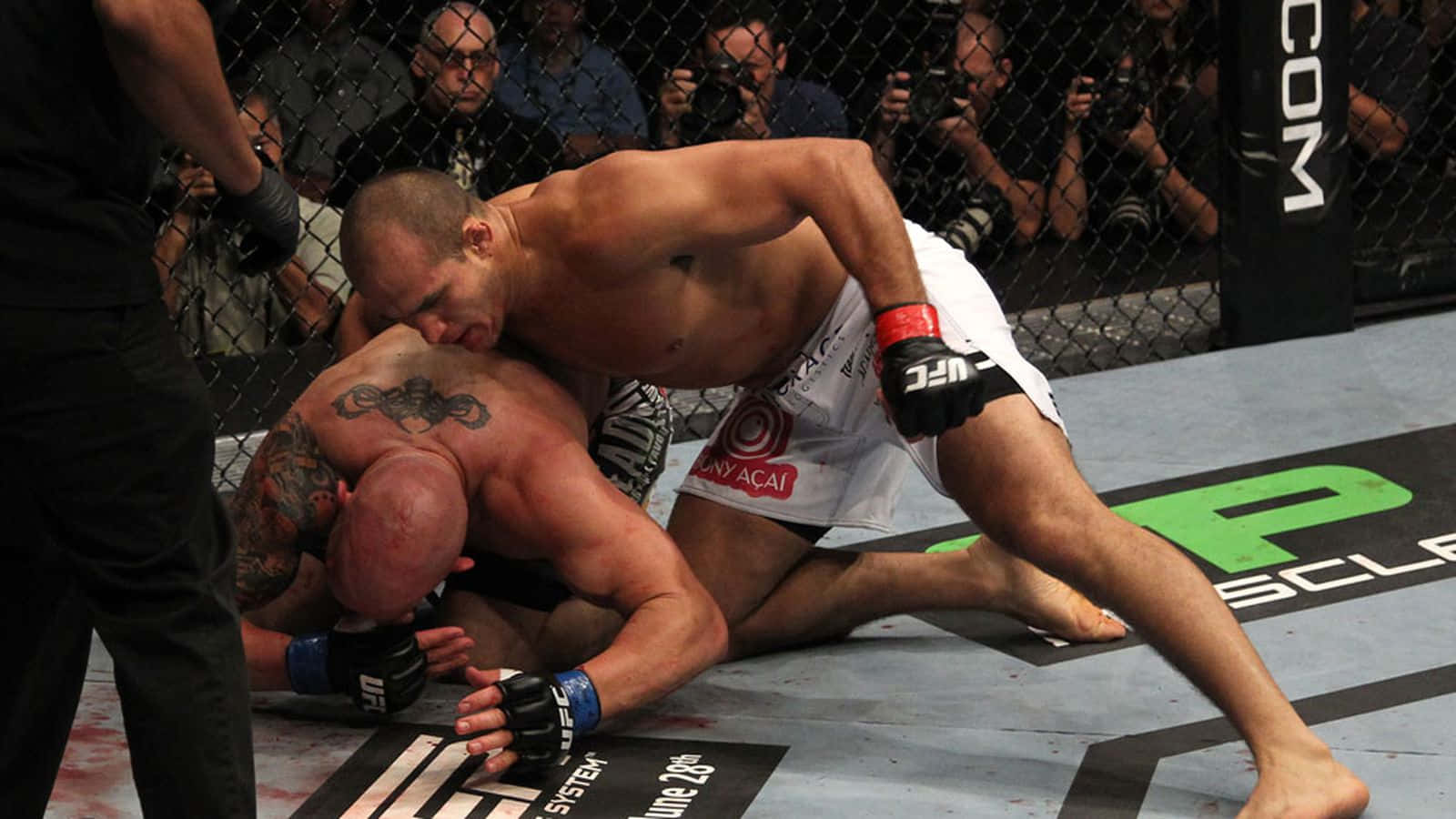 Junior Dos Santos Shane Carwin Fight Background