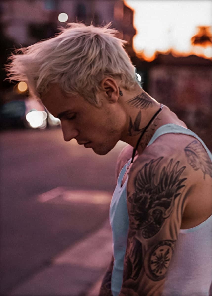 Justin Bieber Celebrates 2021 With New Music Background