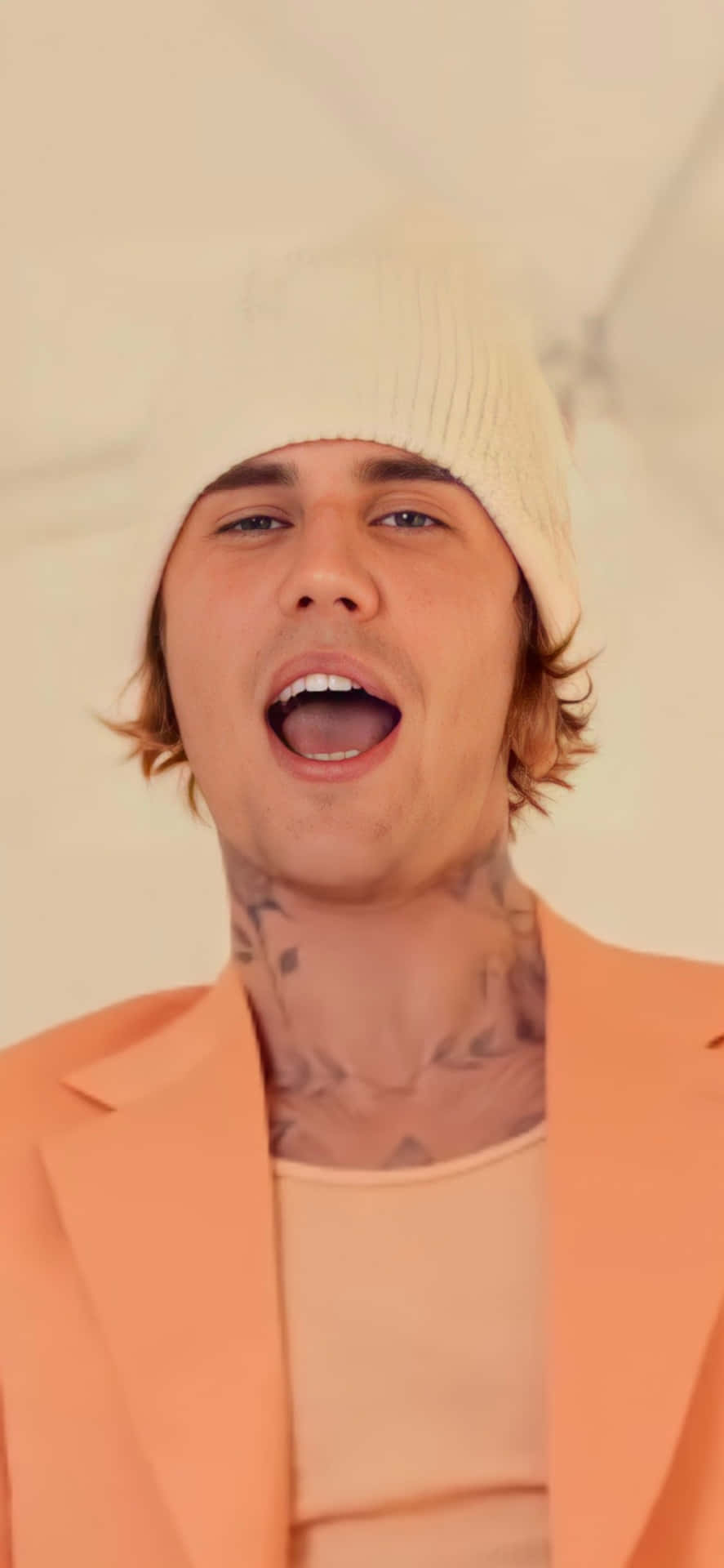 Justin Bieber Enjoying His 2021 Background