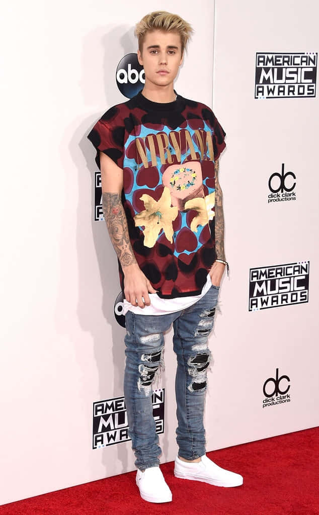 Justin Bieber Keeping Up With The Latest Fashion Trends.