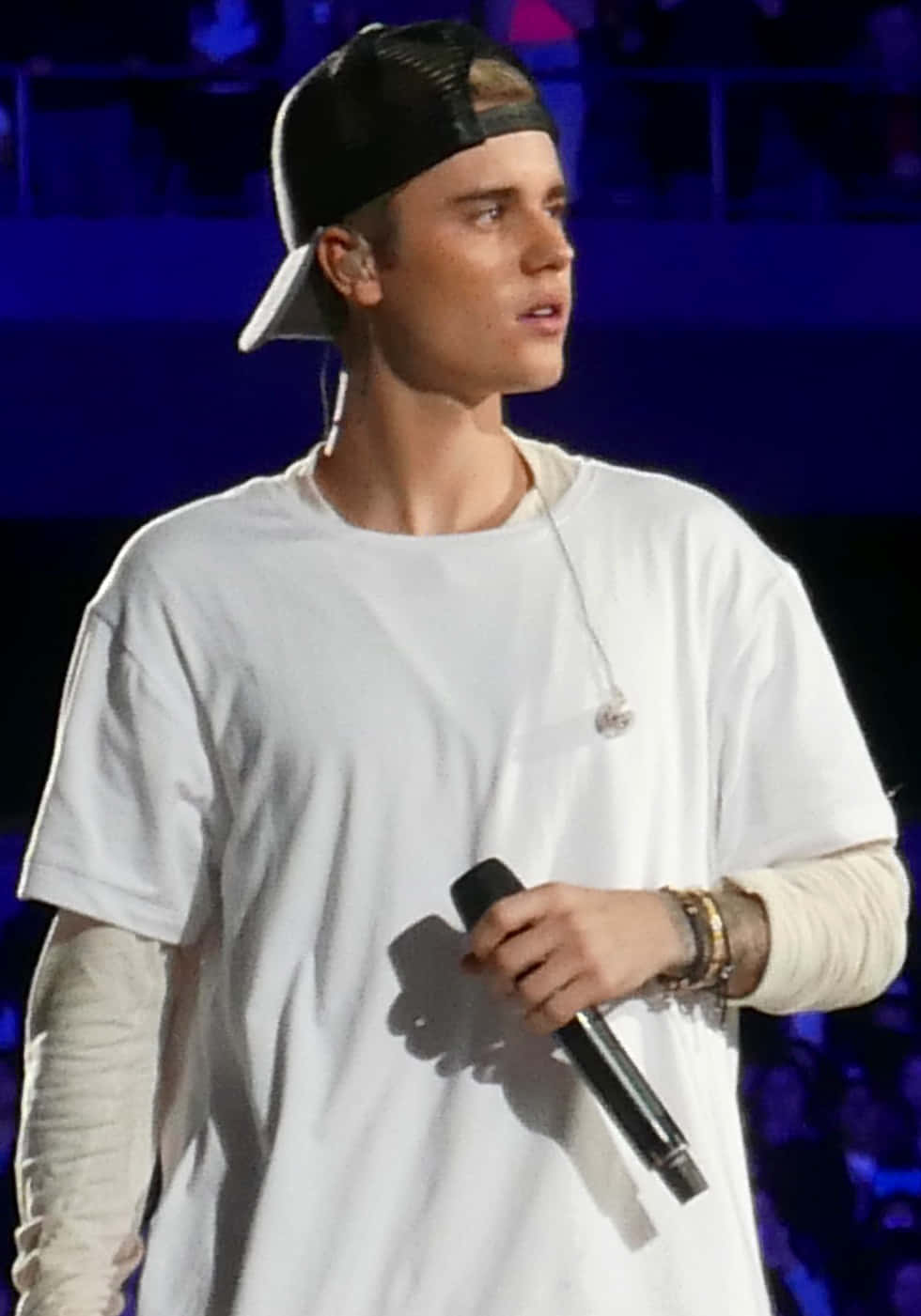 Justin Bieber Posing In Studio In 2015 Background
