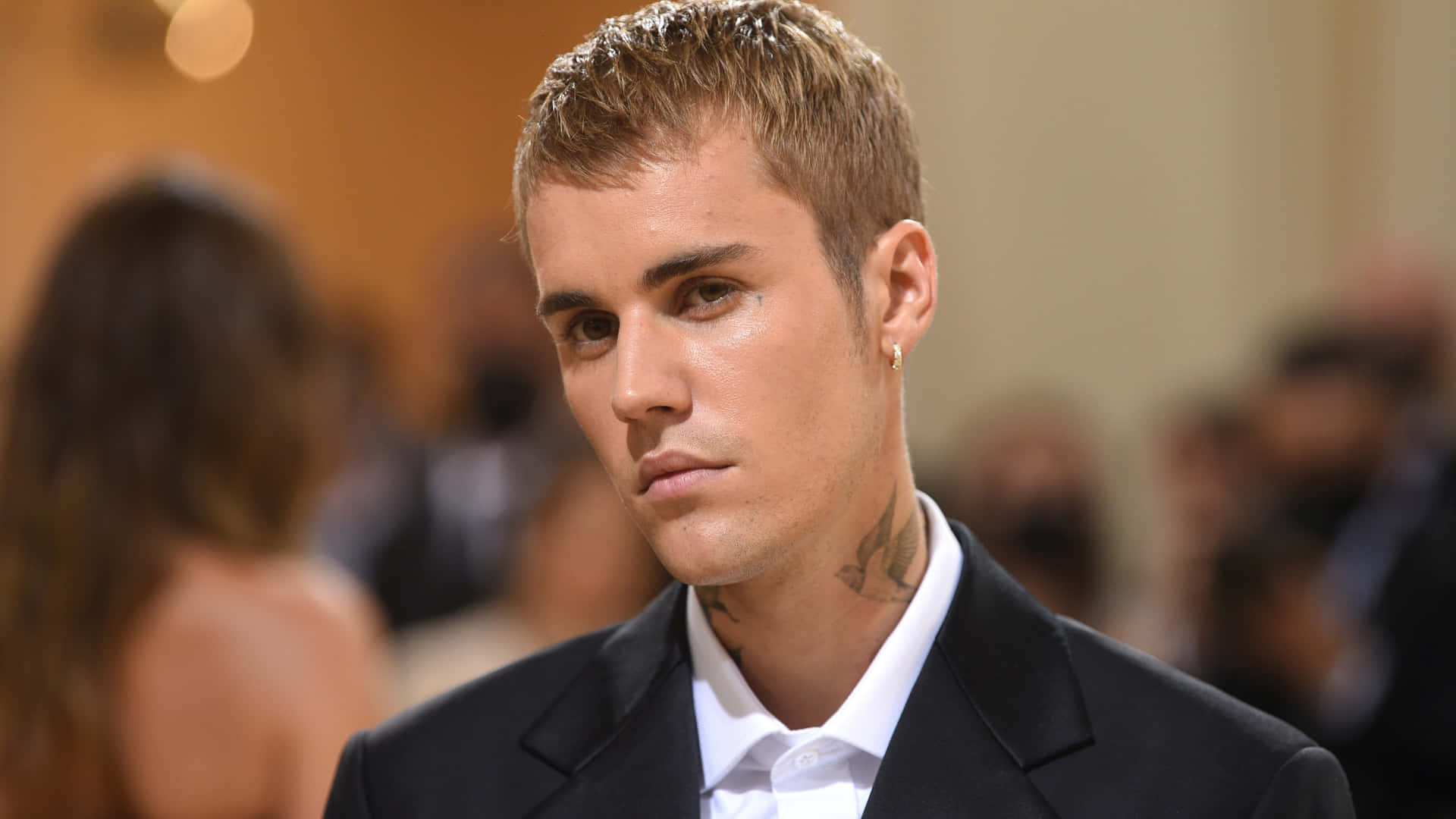 Justin Bieber Stuns In 2021 Background