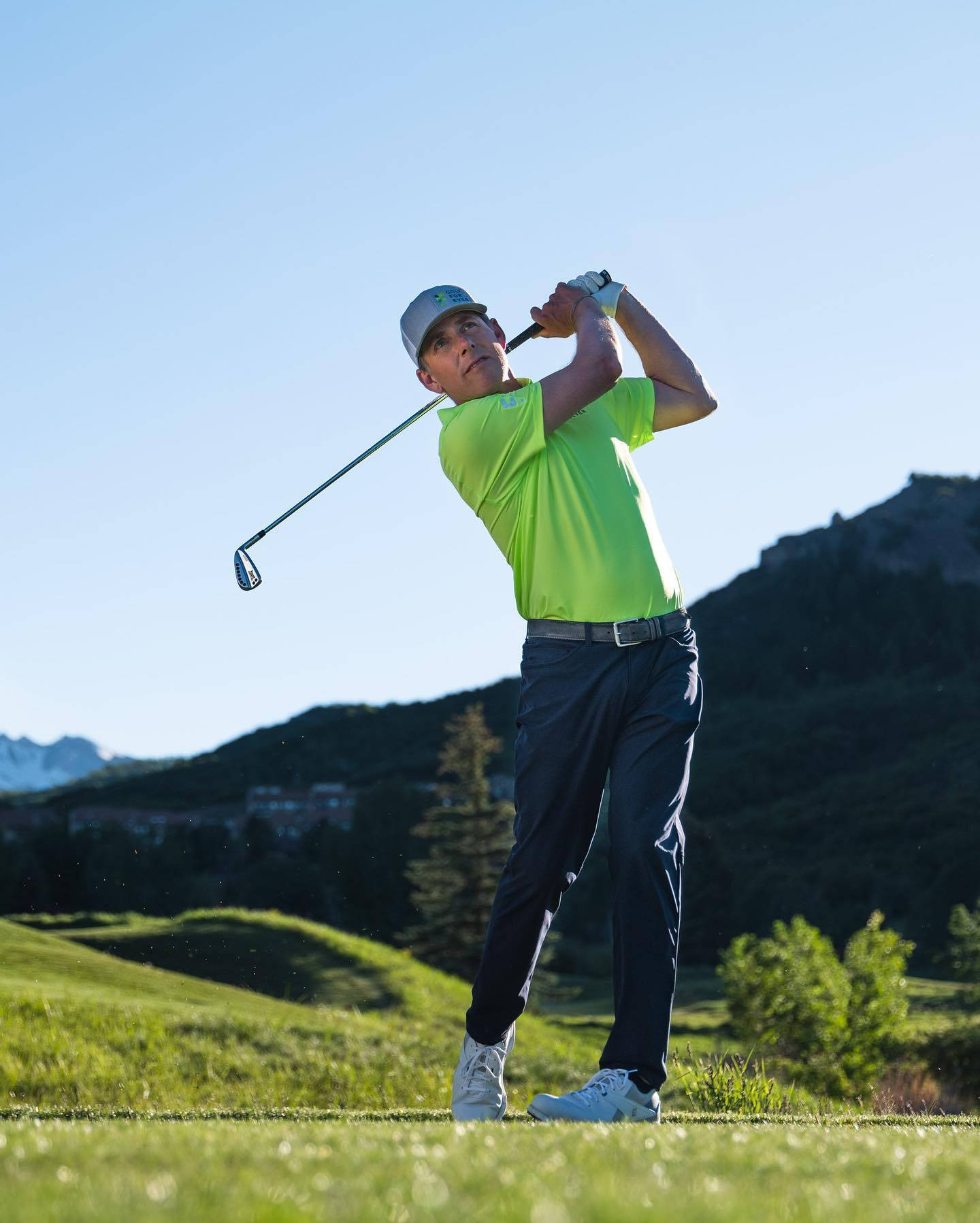 Justin Leonard Perfecting His Golf Swing Background