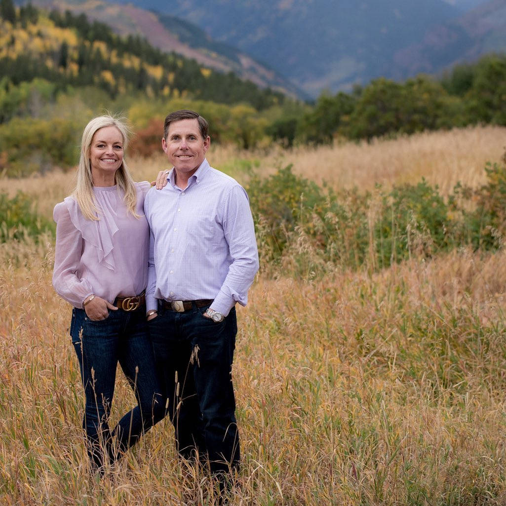 Justin Leonard With His Wife, Offering A Glimpse Into Their Personal Life. Background