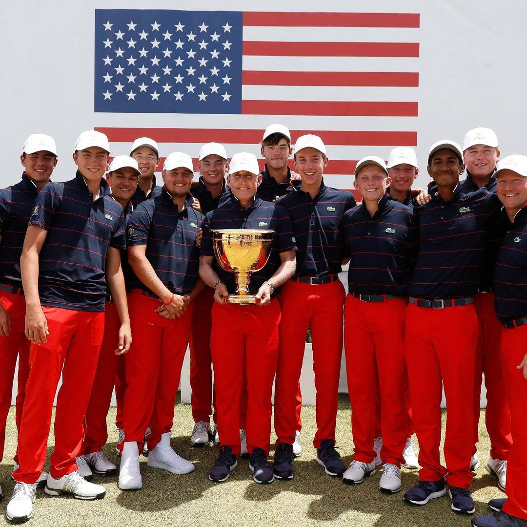 Justin Leonard With Trophy Background