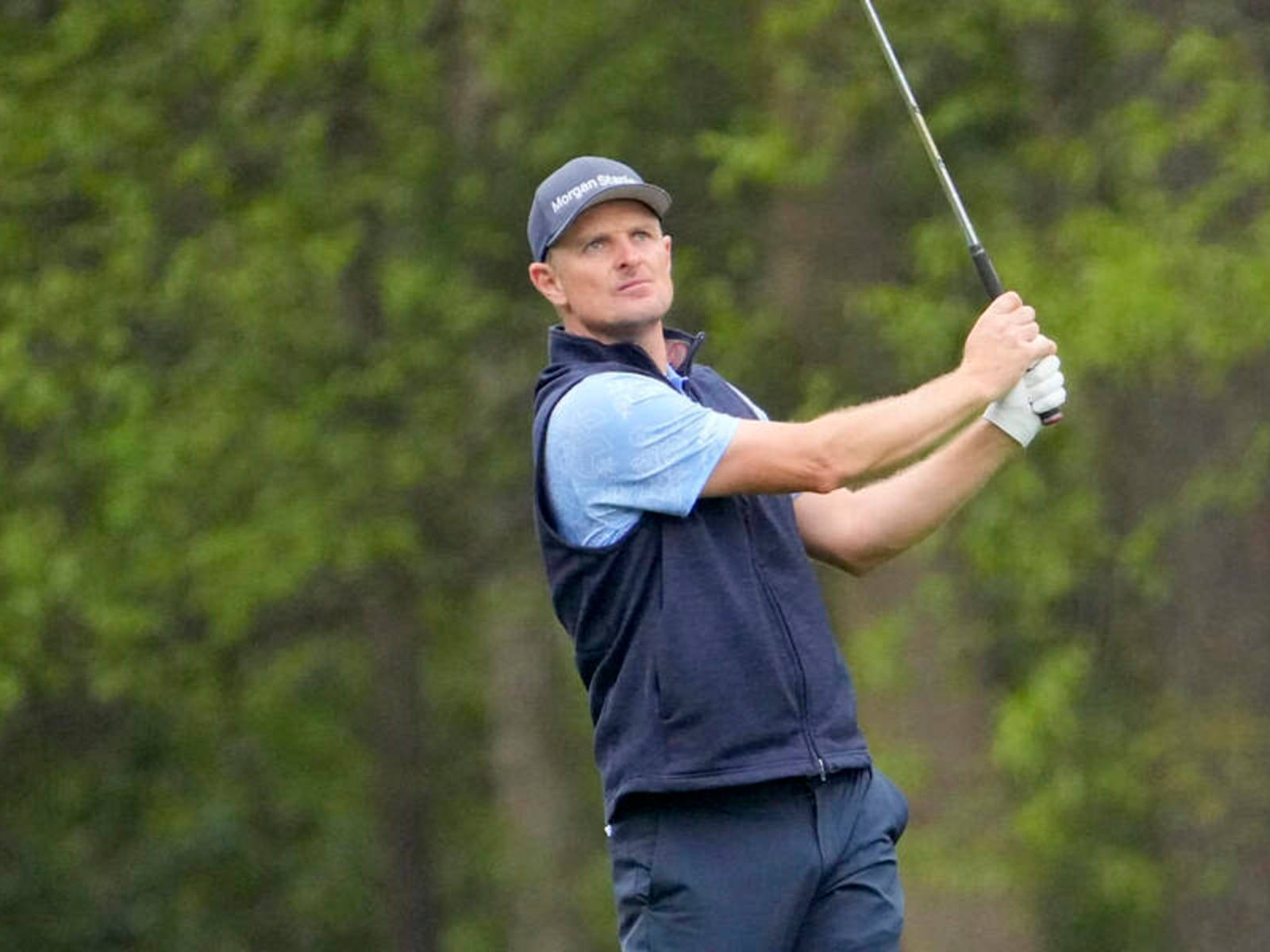 Justin Rose Wearing A Vest Background