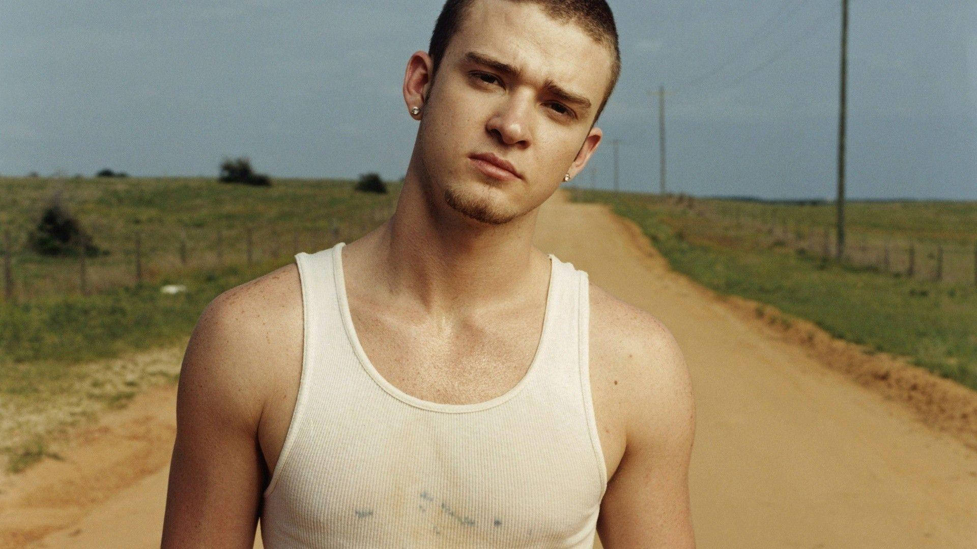 Justin Timberlake White Sleeveless Shirt Background