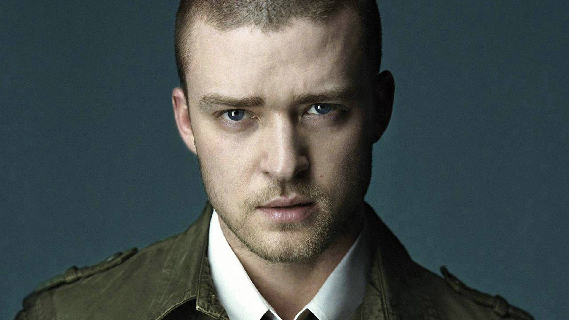 Justin Timberlake With Furrowed Brows Background