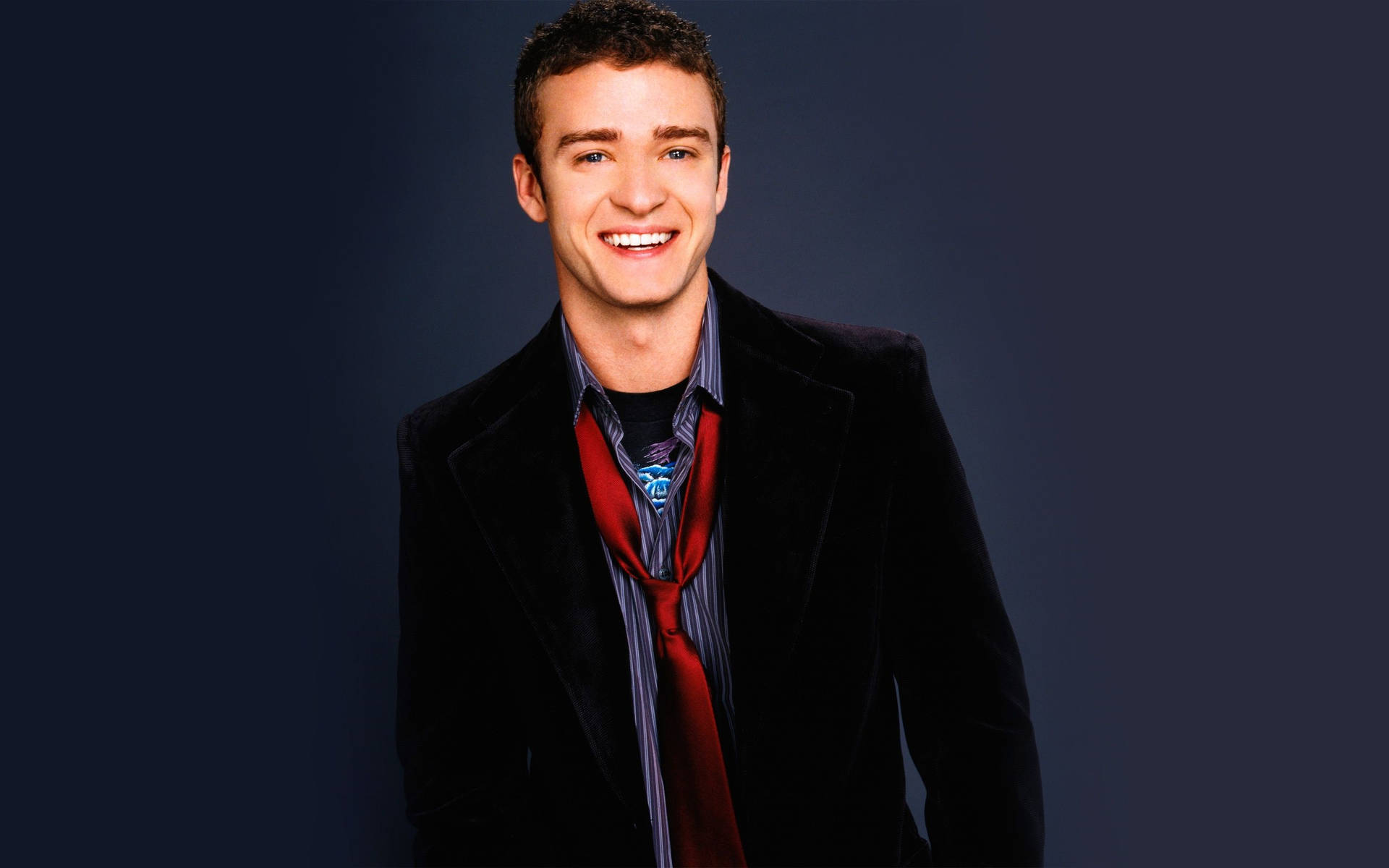 Justin Timberlake Young And Casual Background