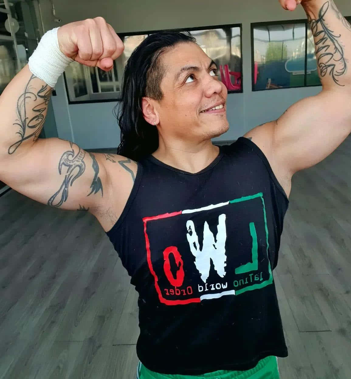 Juventud Guerrera Flexing Muscles Background