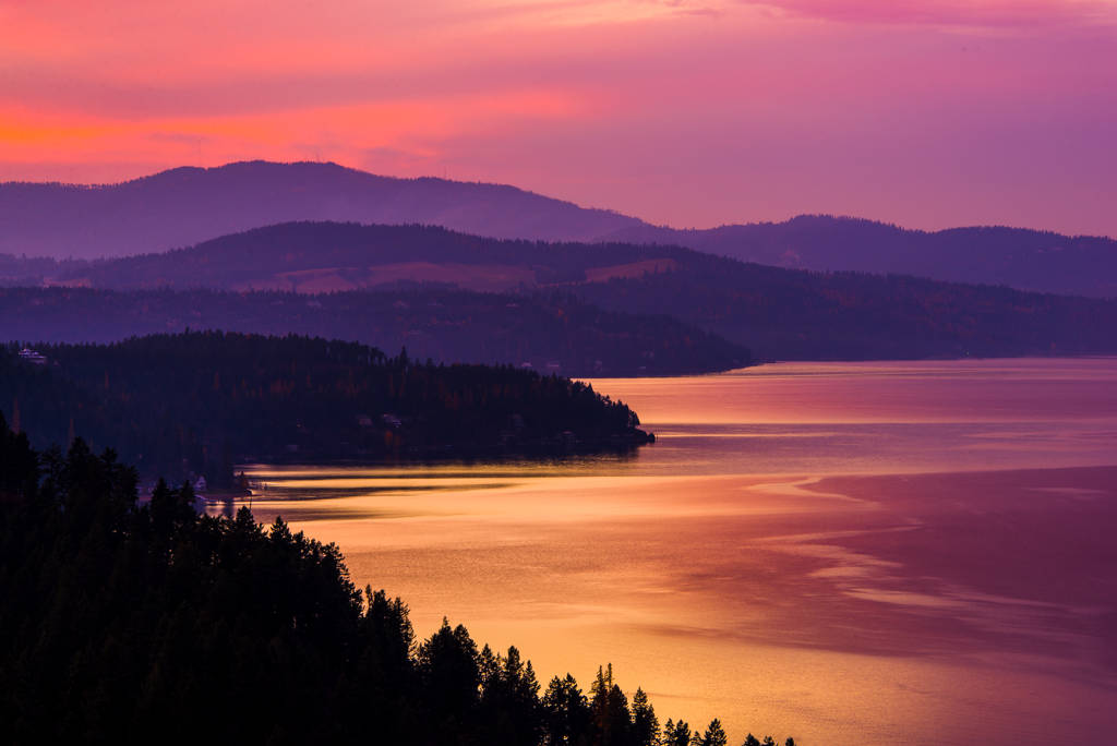 Kaleidoscopic Lake In Idaho Background