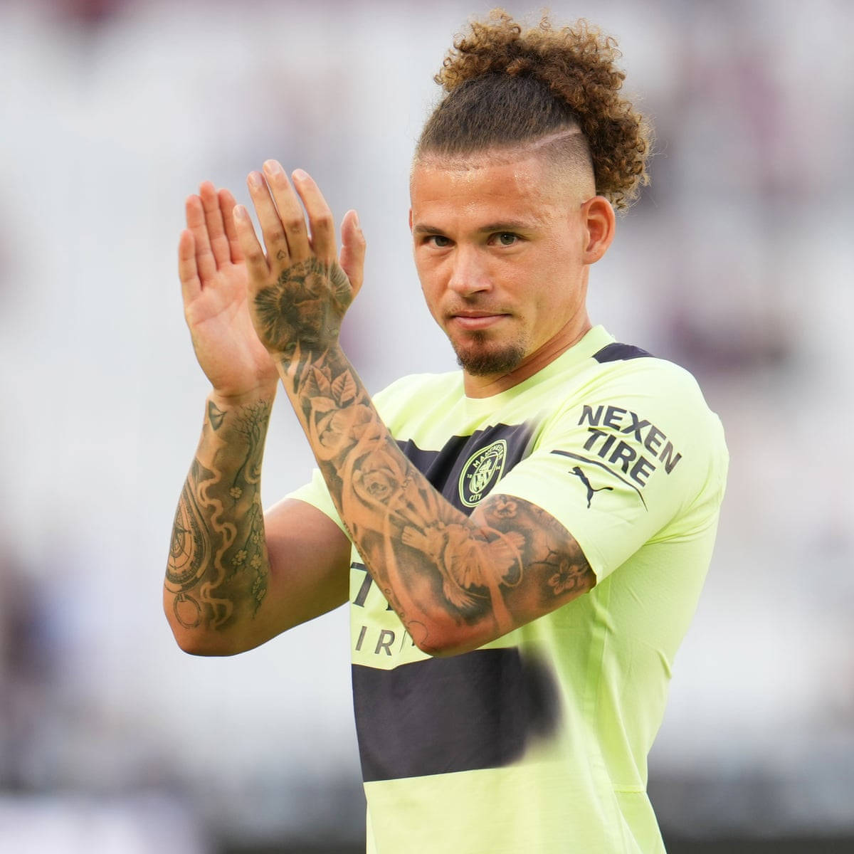 Kalvin Phillips Clapping Yellow Shirt Background