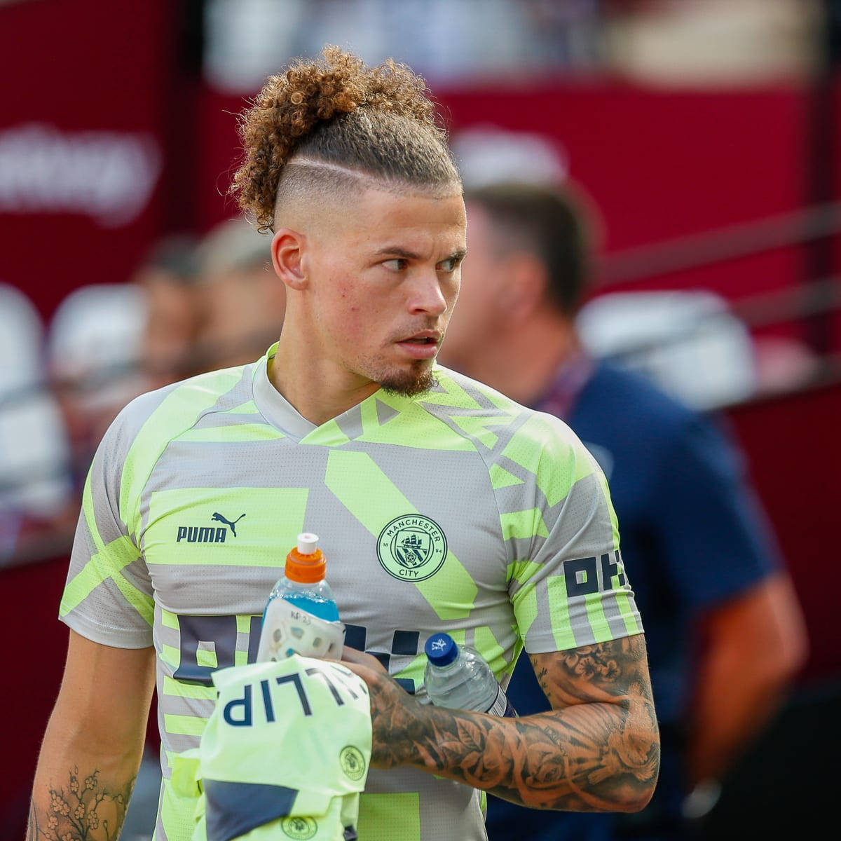 Kalvin Phillips Green Gray Shirt Background