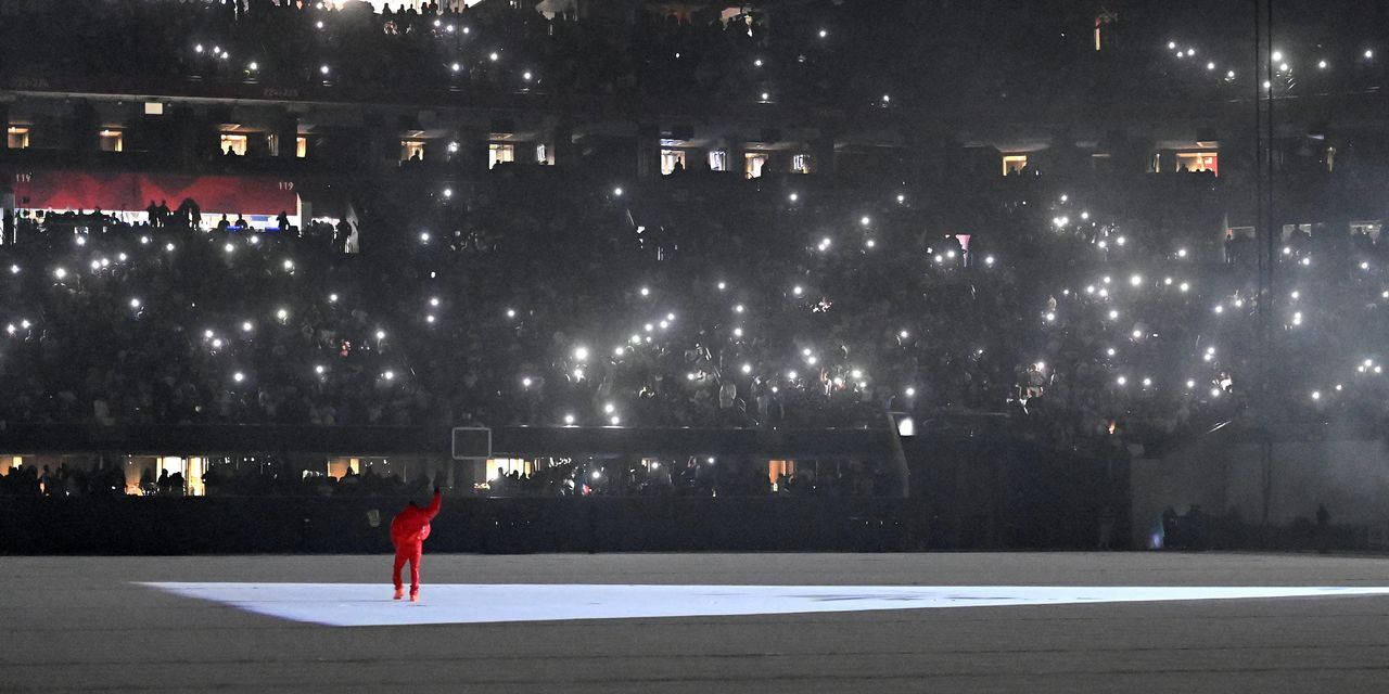 Kanye West And His Mother, Donda Background