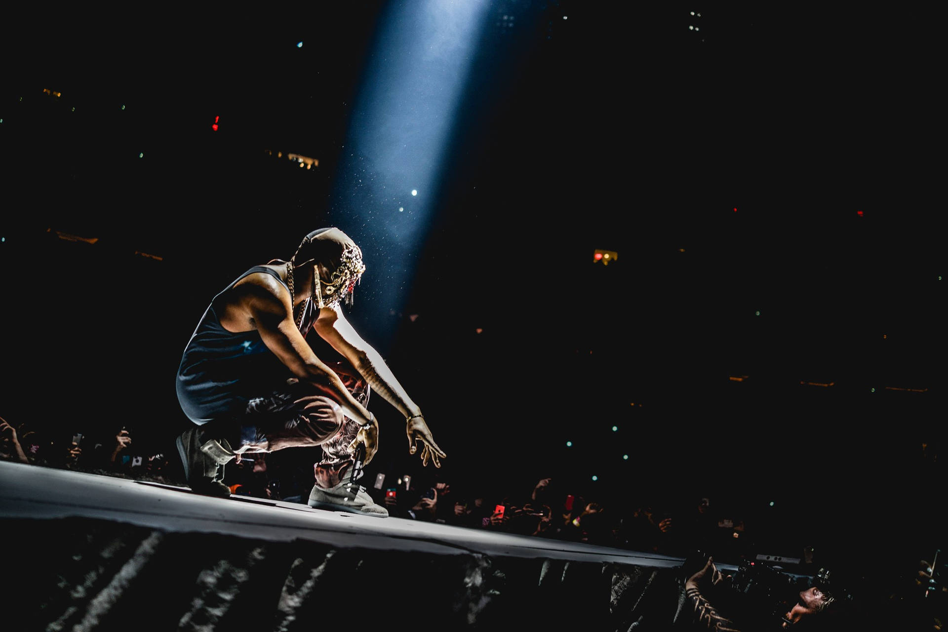 Kanye West Connects With His Late Mother, Donda West Background