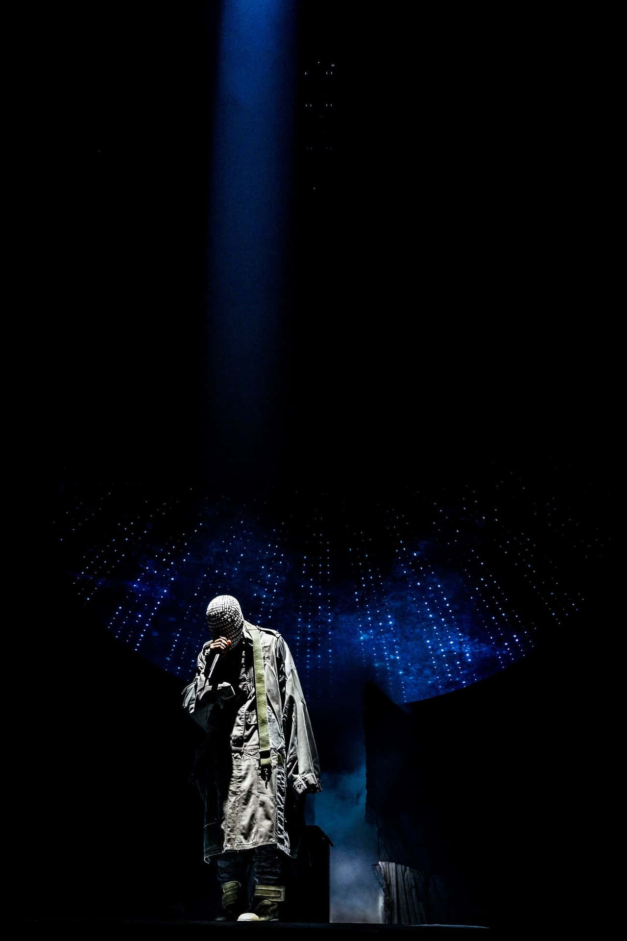 Kanye West Dressed Head To Toe In All-red Performing At 2013’s Yeezus Tour. Background