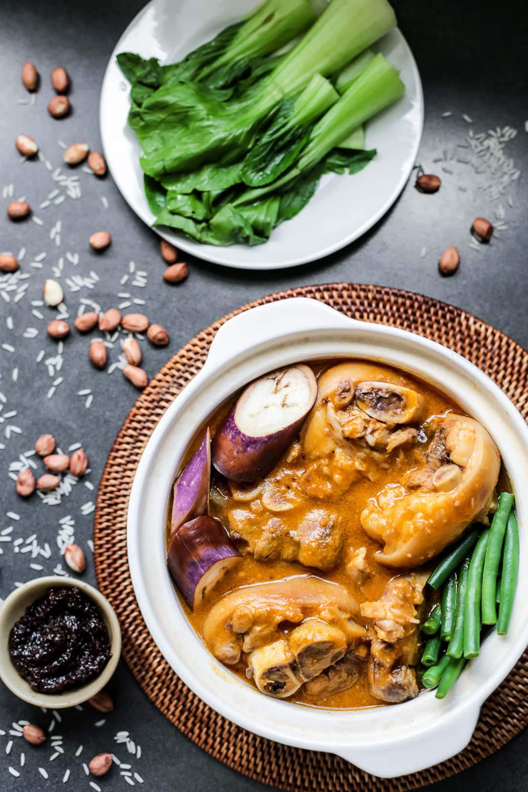 Kare-kare With Extra Veggies On The Side Background