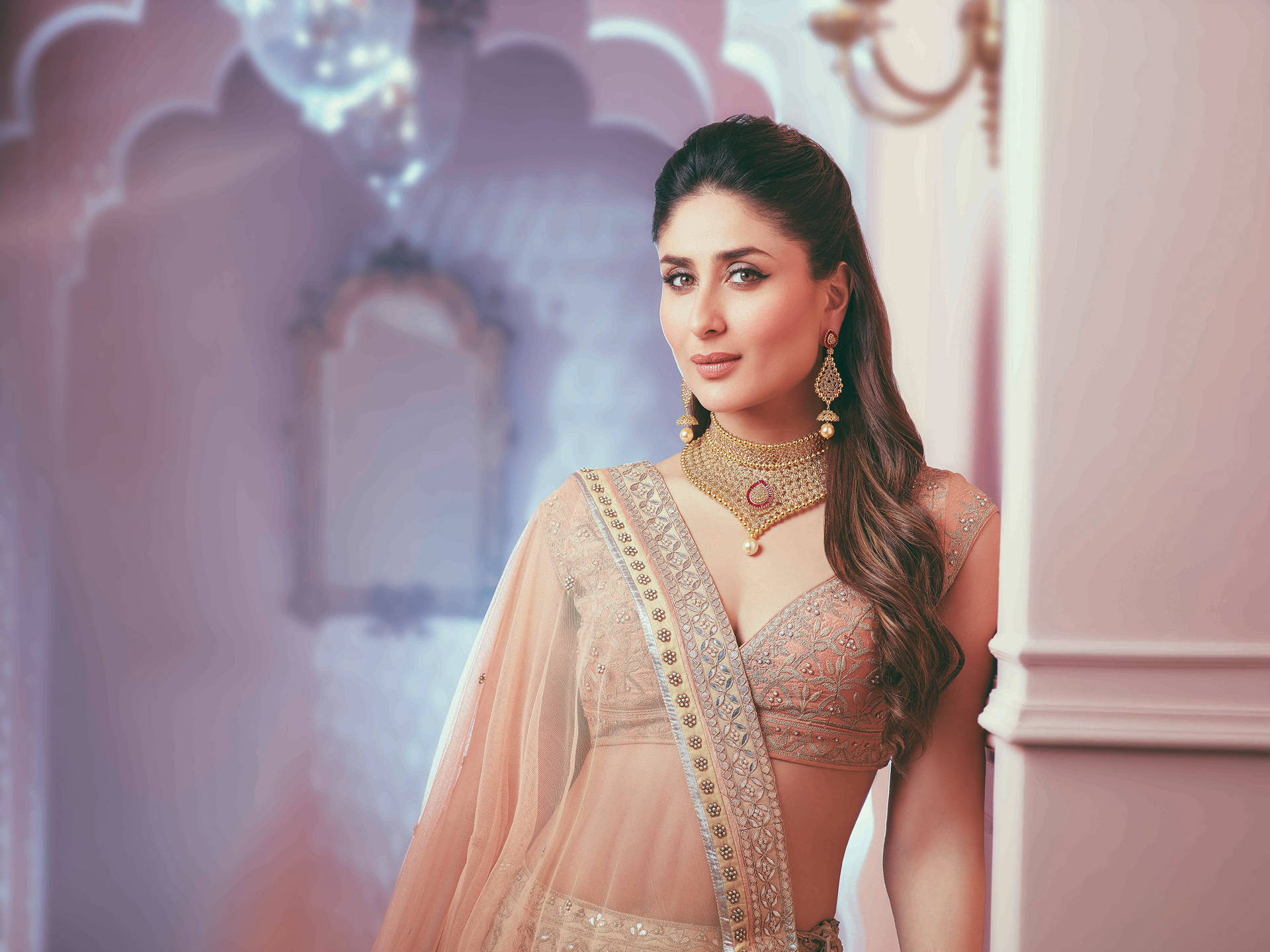 Kareena Kapoor Gold Jewelry Photoshoot Background