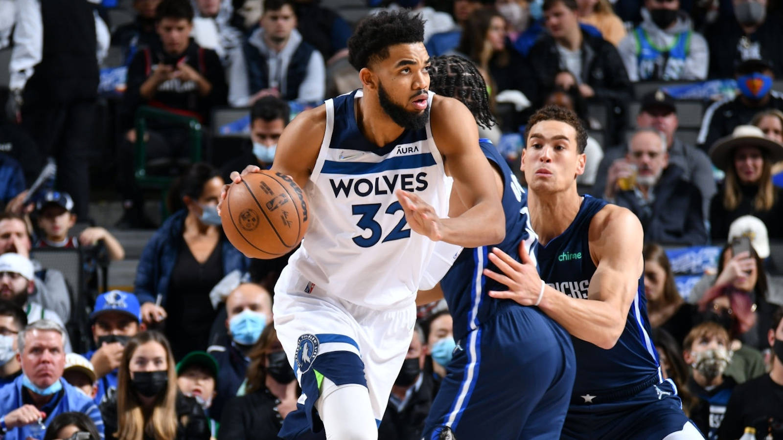 Karl-anthony Towns Against Dallas Defenders