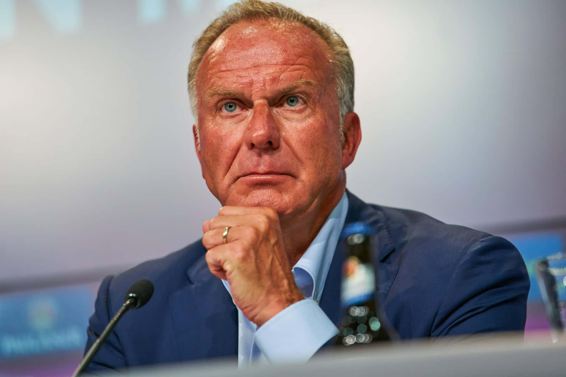 Karl-heinz Rummenigge At Football First German Soccer League Background