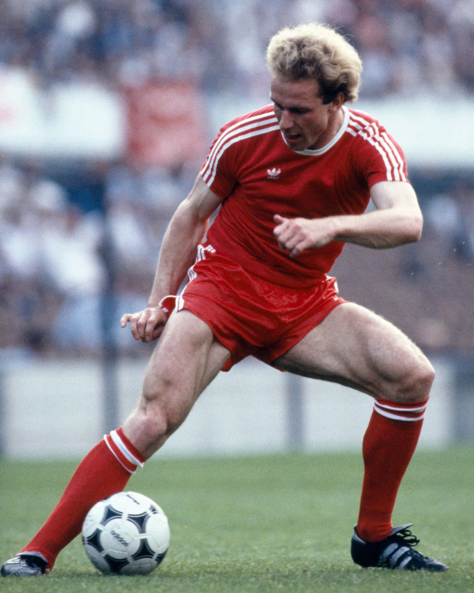 Karl-heinz Rummenigge At The European Cup Final Background