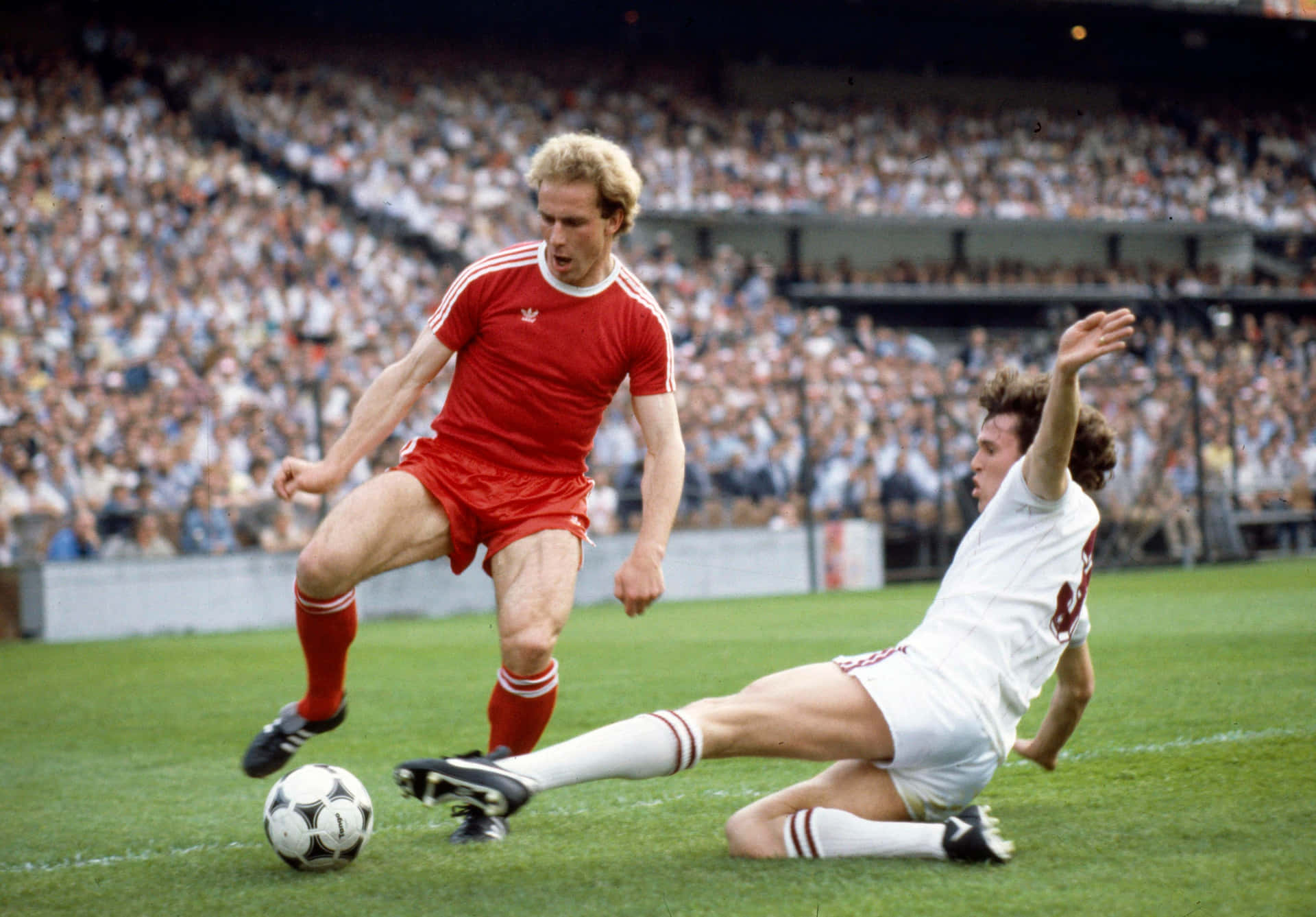 Karl-heinz Rummenigge Versus Gary Williams In 1982 Background