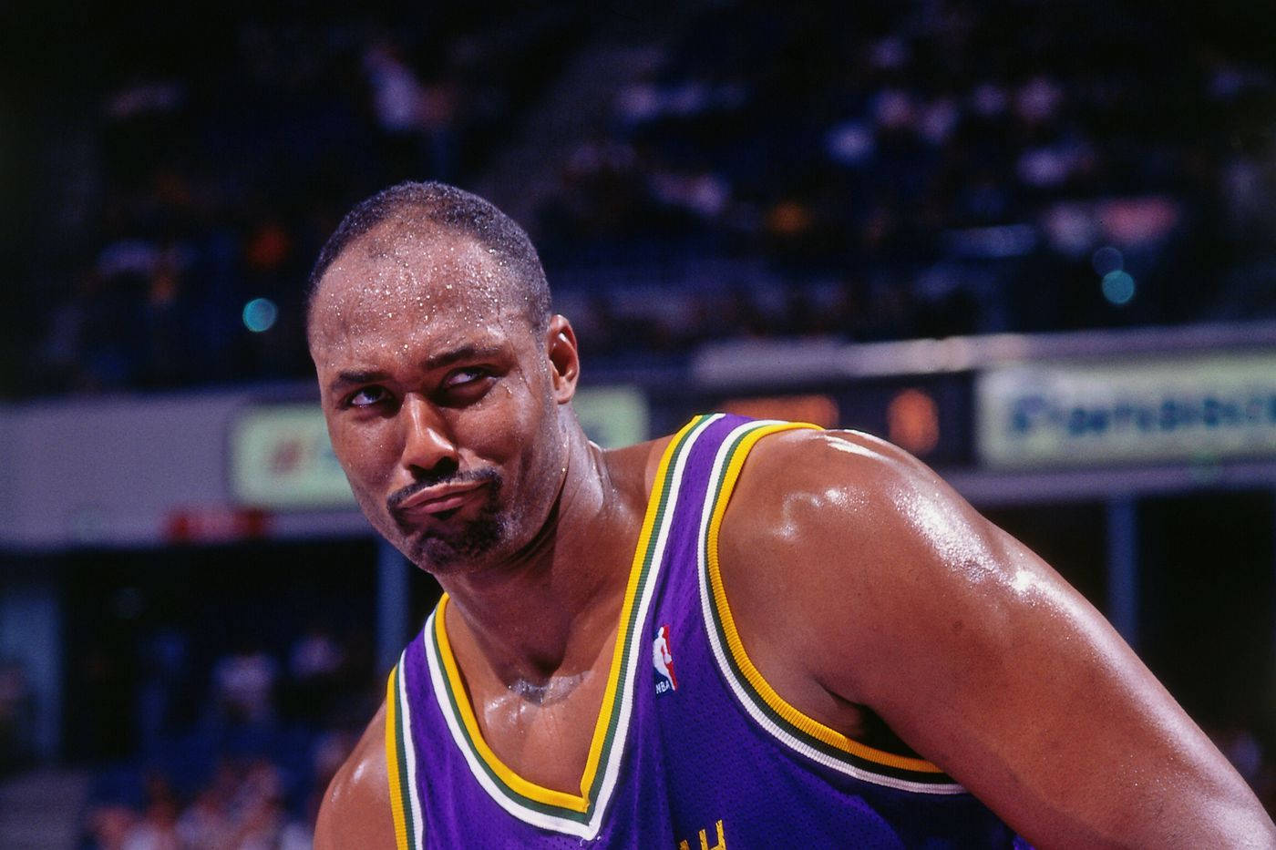 Karl Malone Make Face To Someone Background