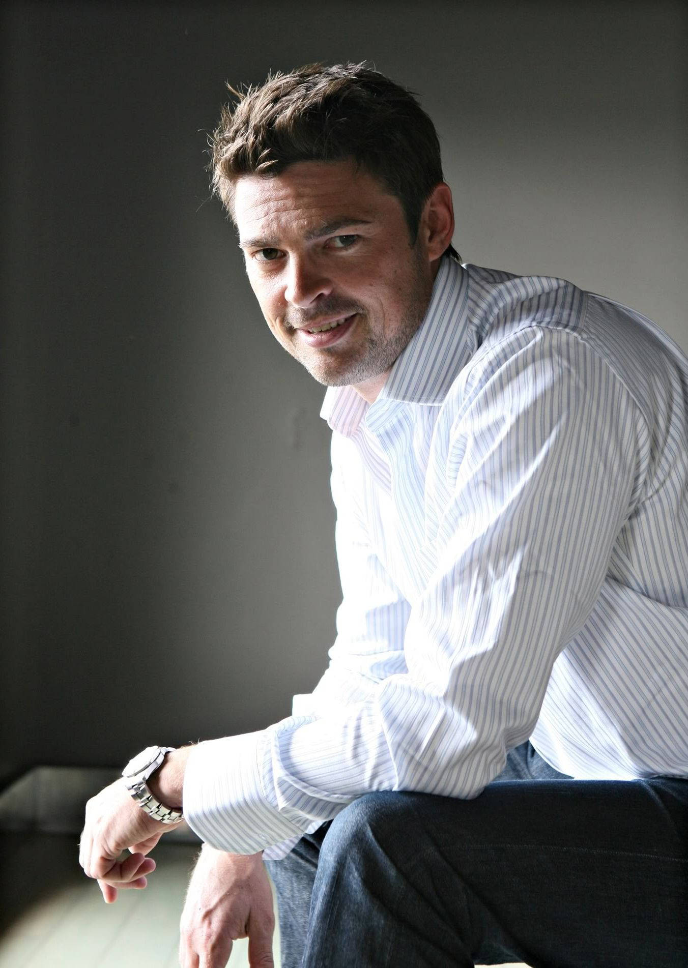 Karl Urban Vincent The Loft Background