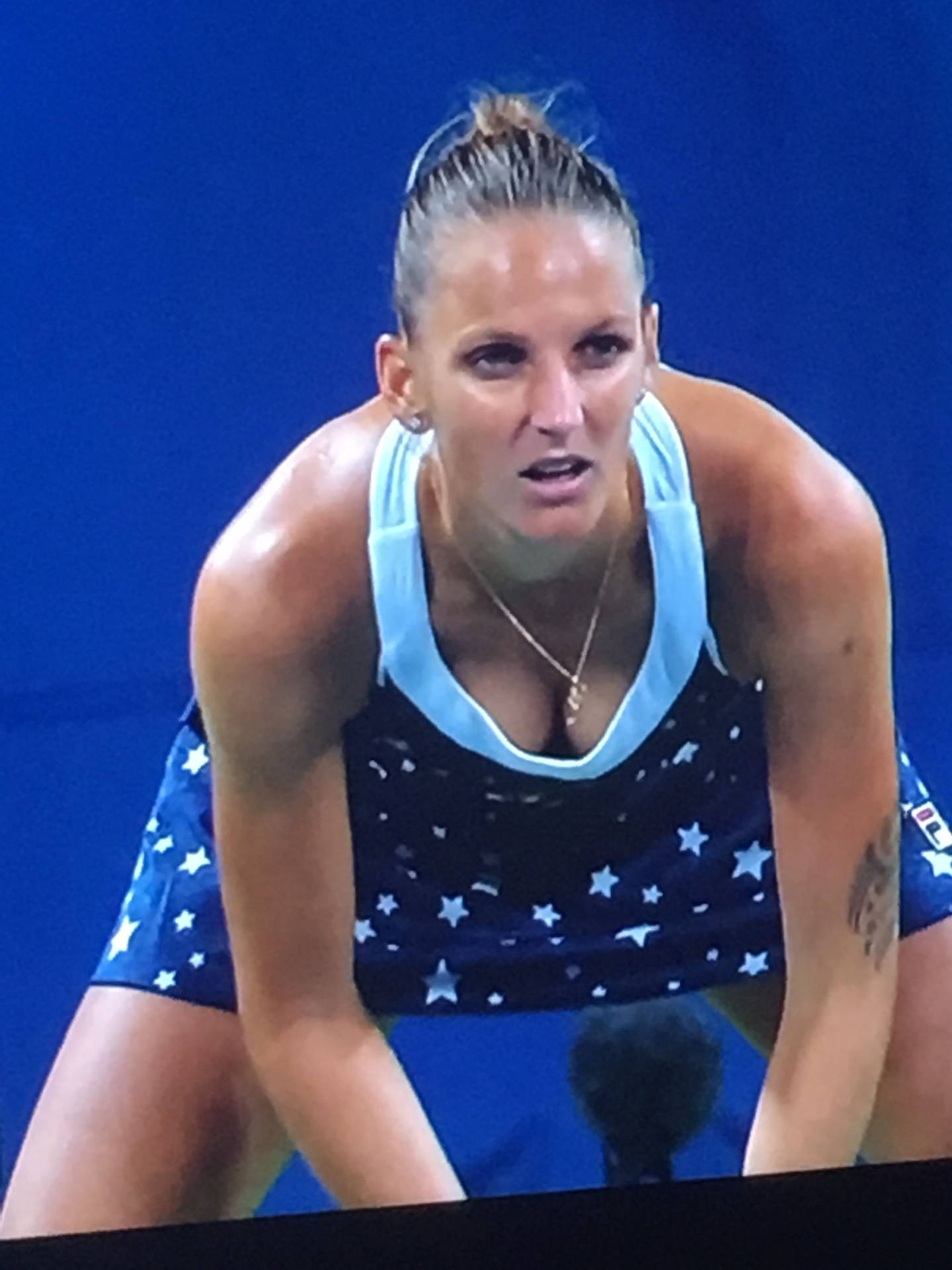 Karolina Pliskova Squat Background