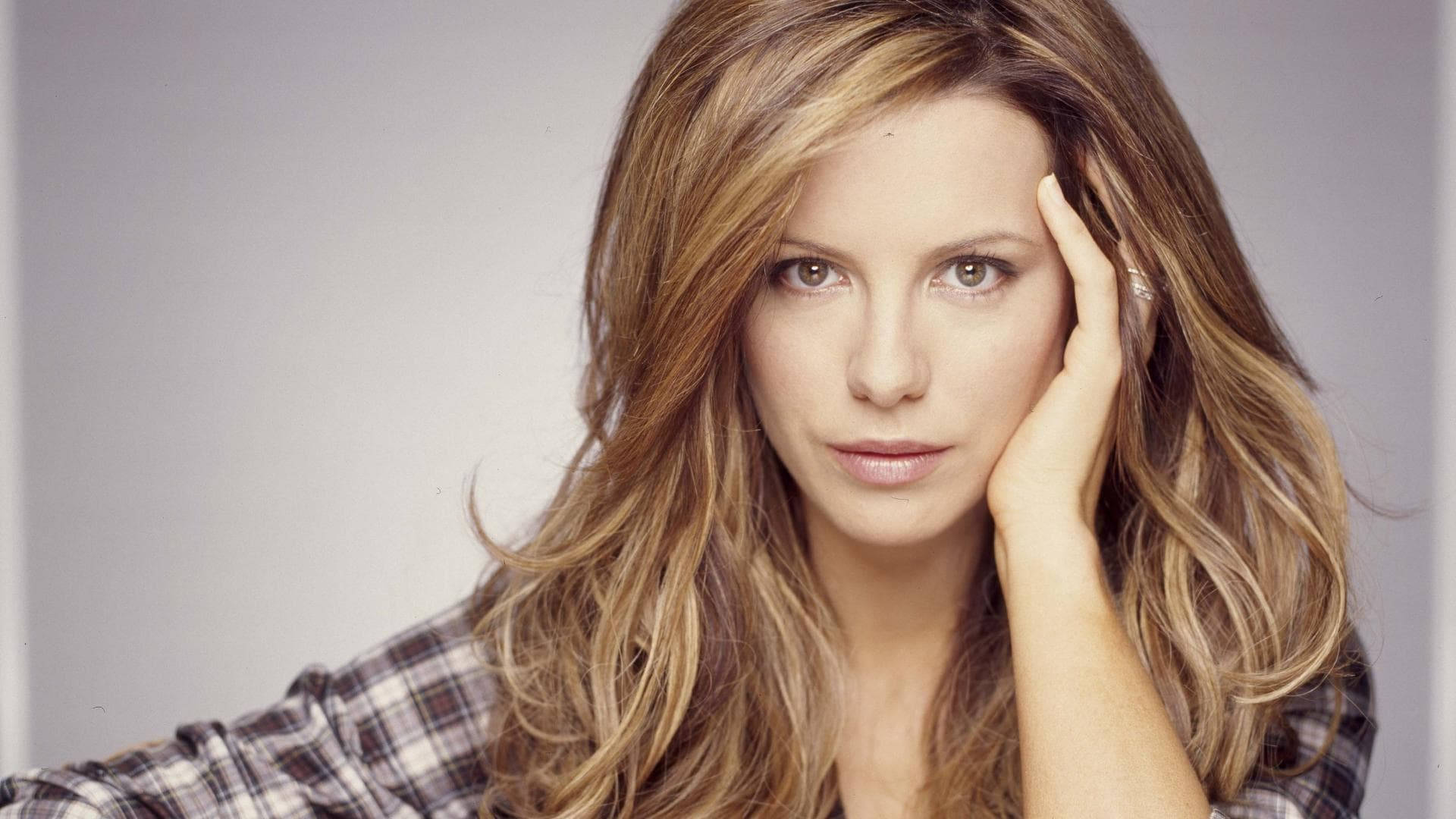 Kate Beckinsale Country Girl Photoshoot Background