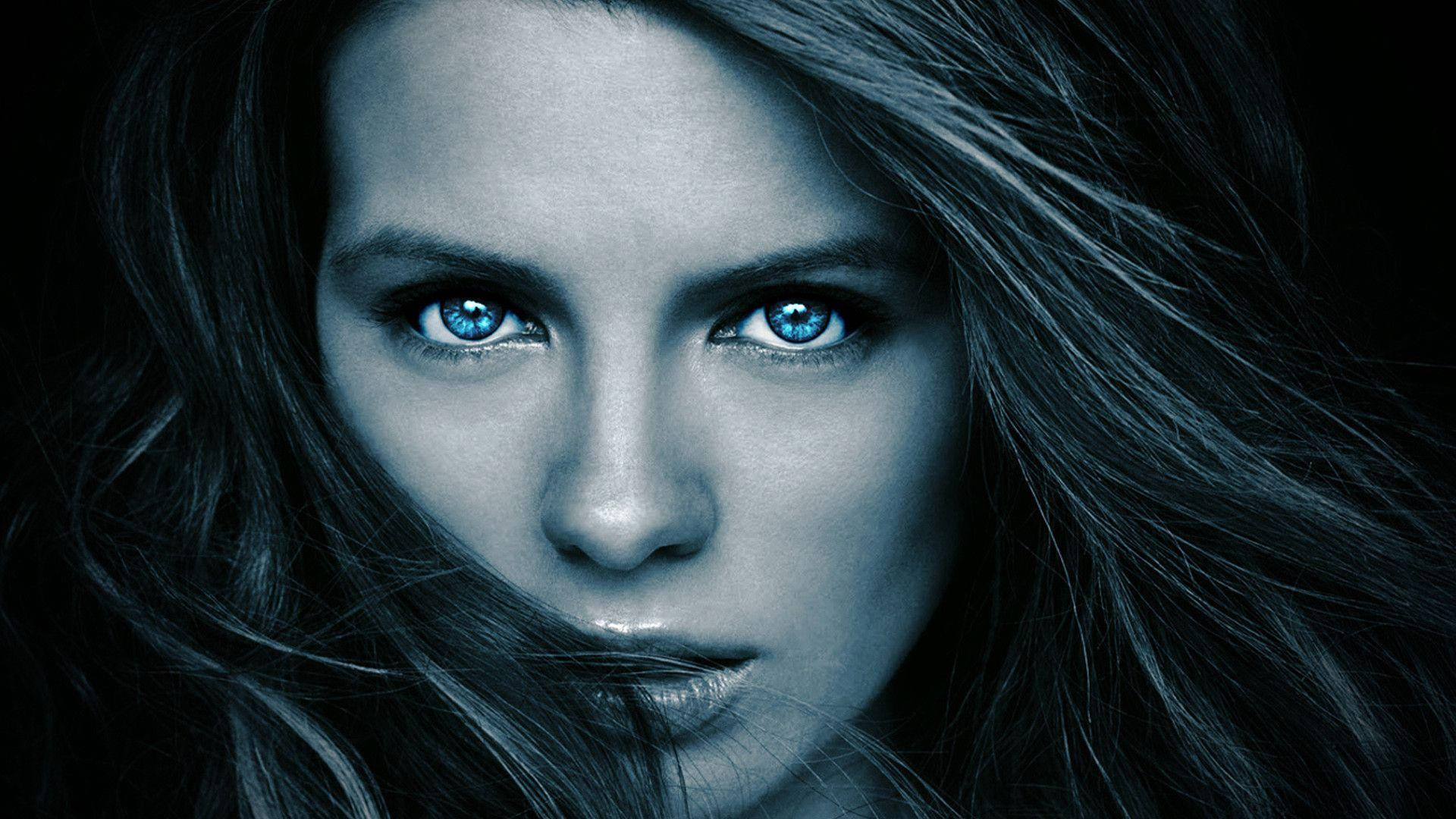 Kate Beckinsale Stunning Blue Eyes Background