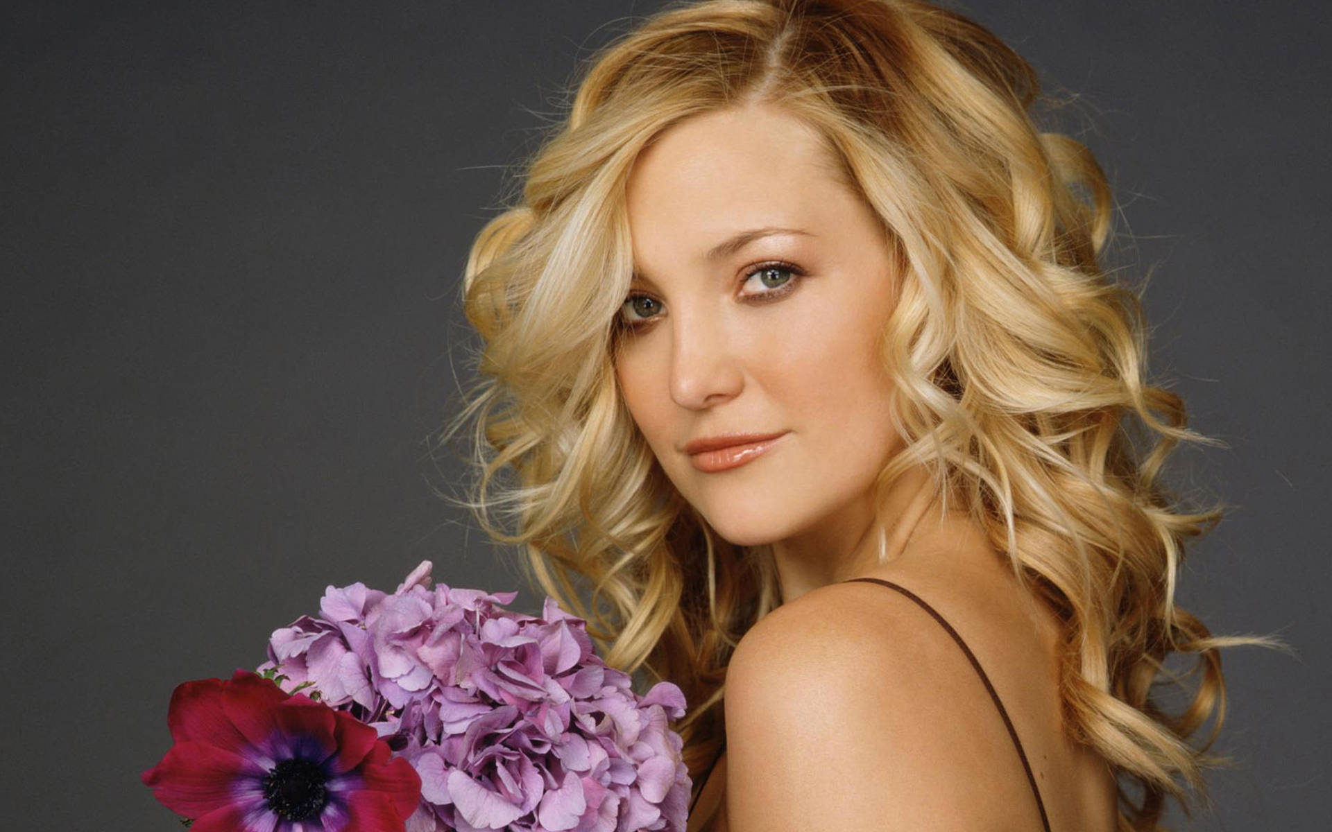 Kate Hudson With Pansy Flowers Background