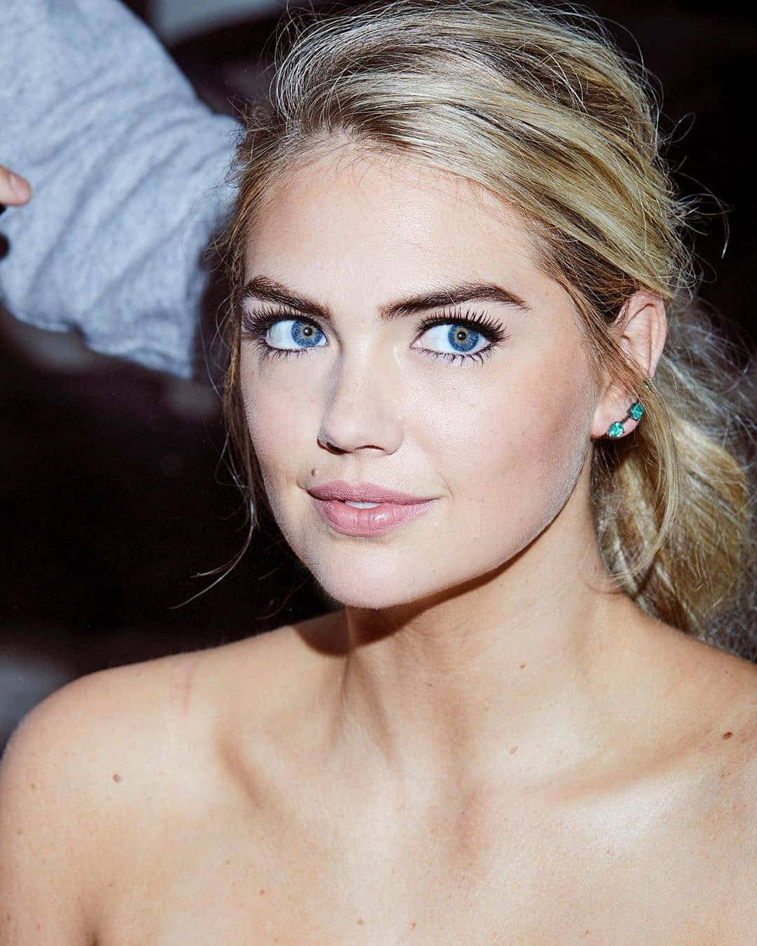Kate Upton – An All-american Beauty Background